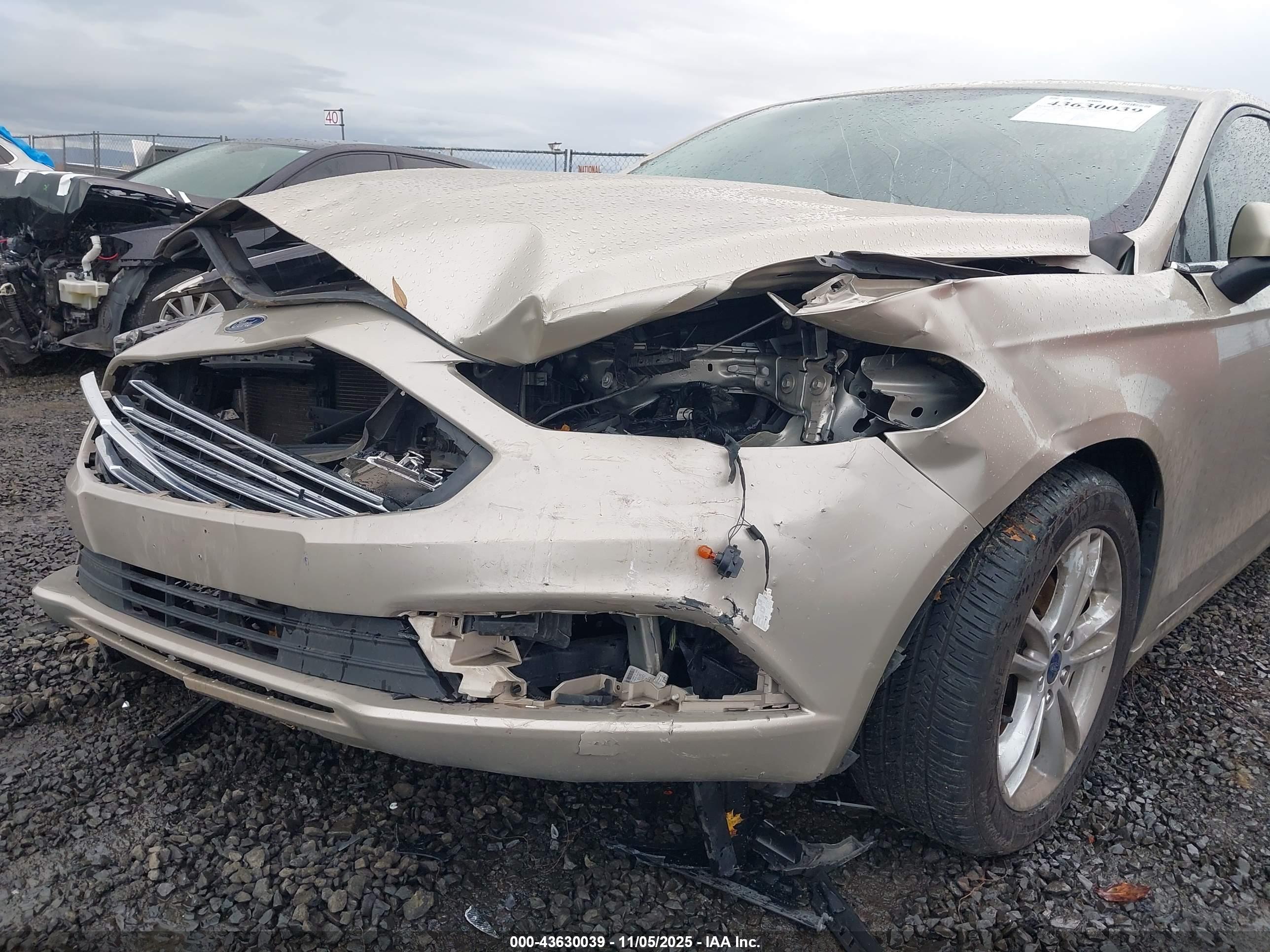 FORD FUSION image 6