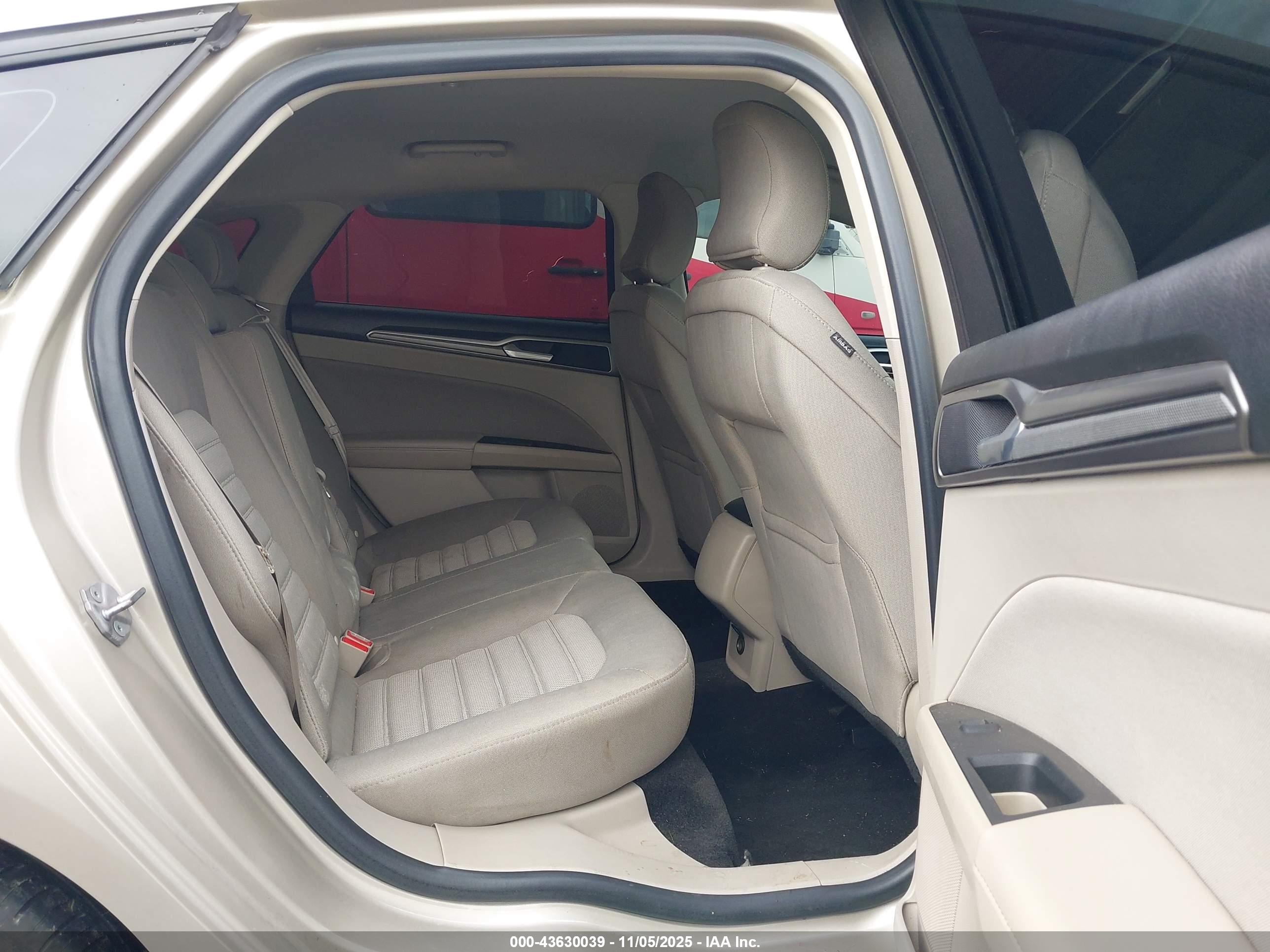 FORD FUSION image 8