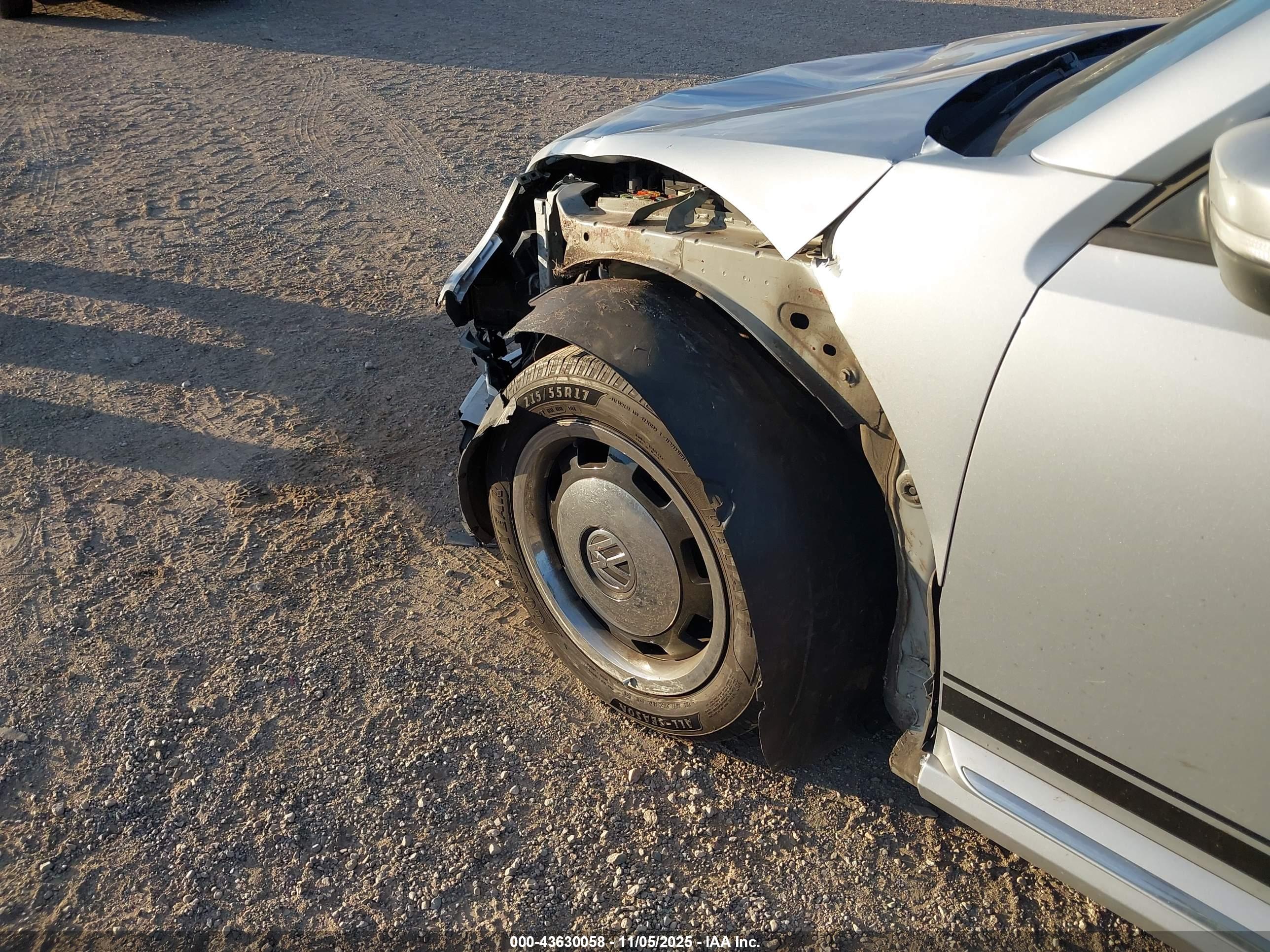 VOLKSWAGEN BEETLE image 6