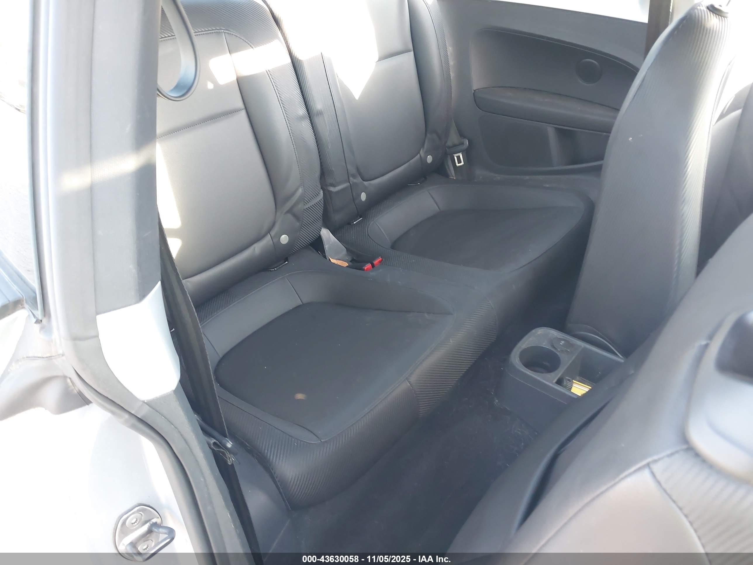 VOLKSWAGEN BEETLE image 8
