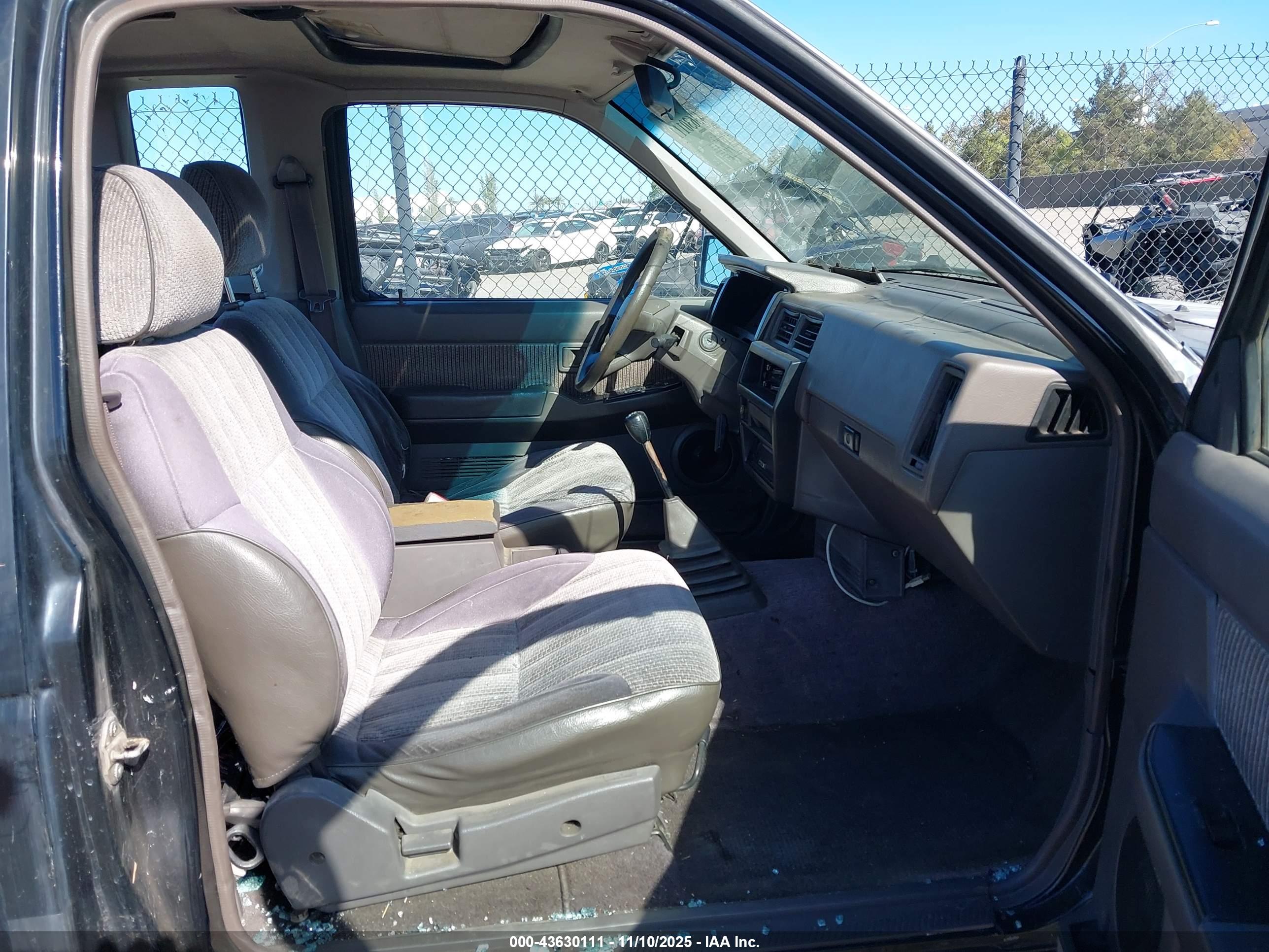 NISSAN TRUCK image 5