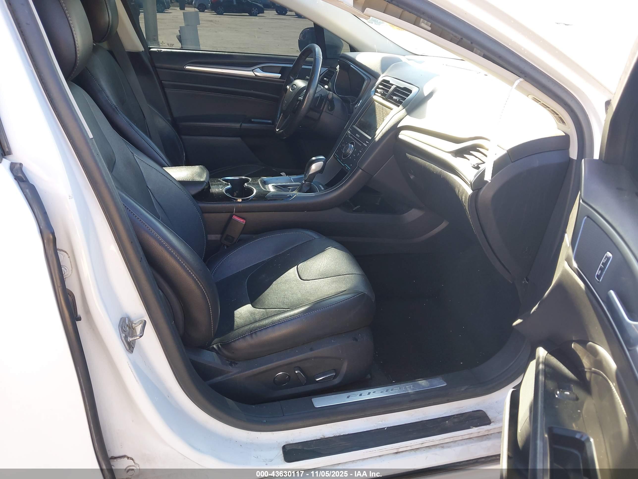 FORD FUSION image 5