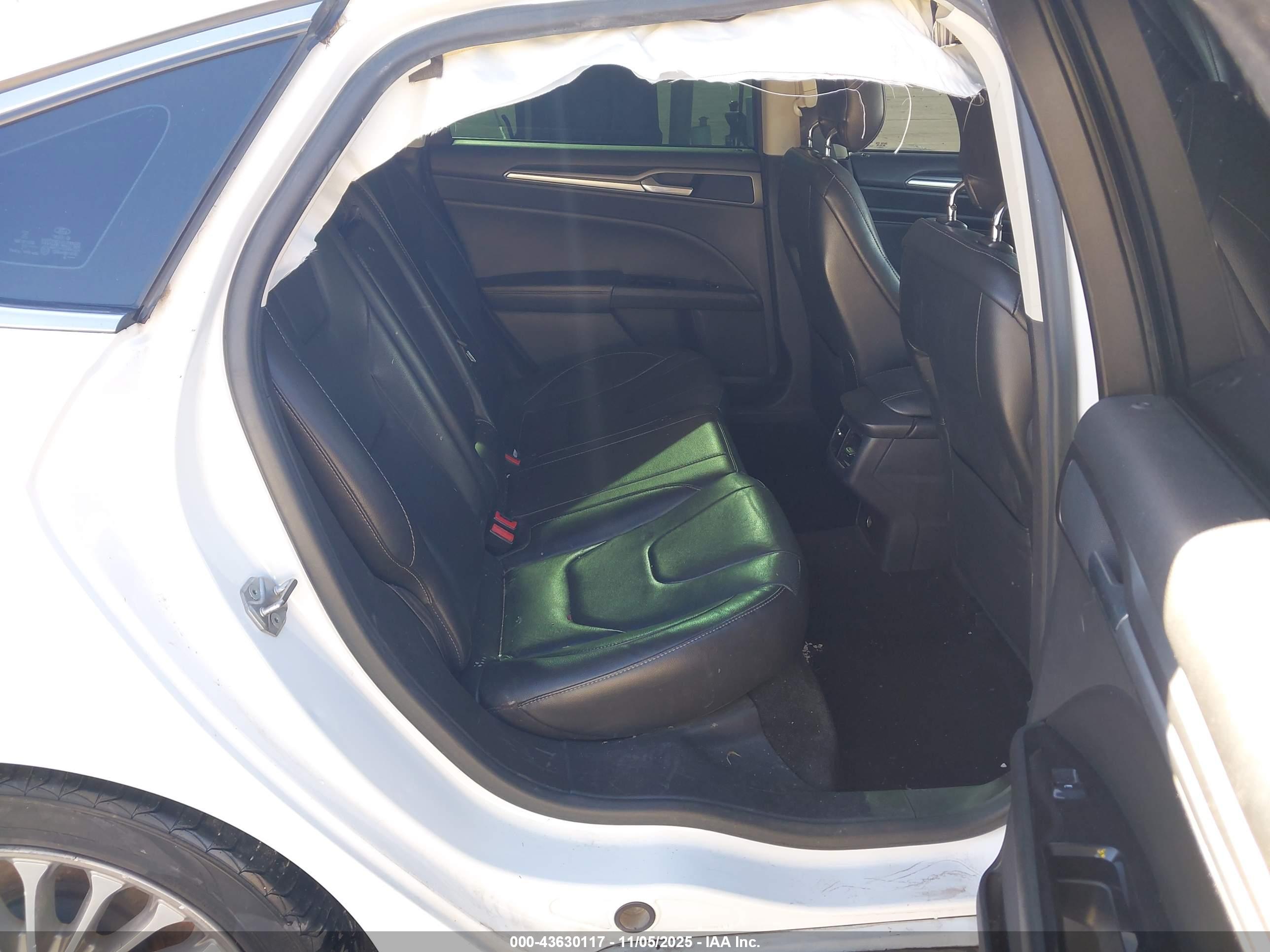 FORD FUSION image 8