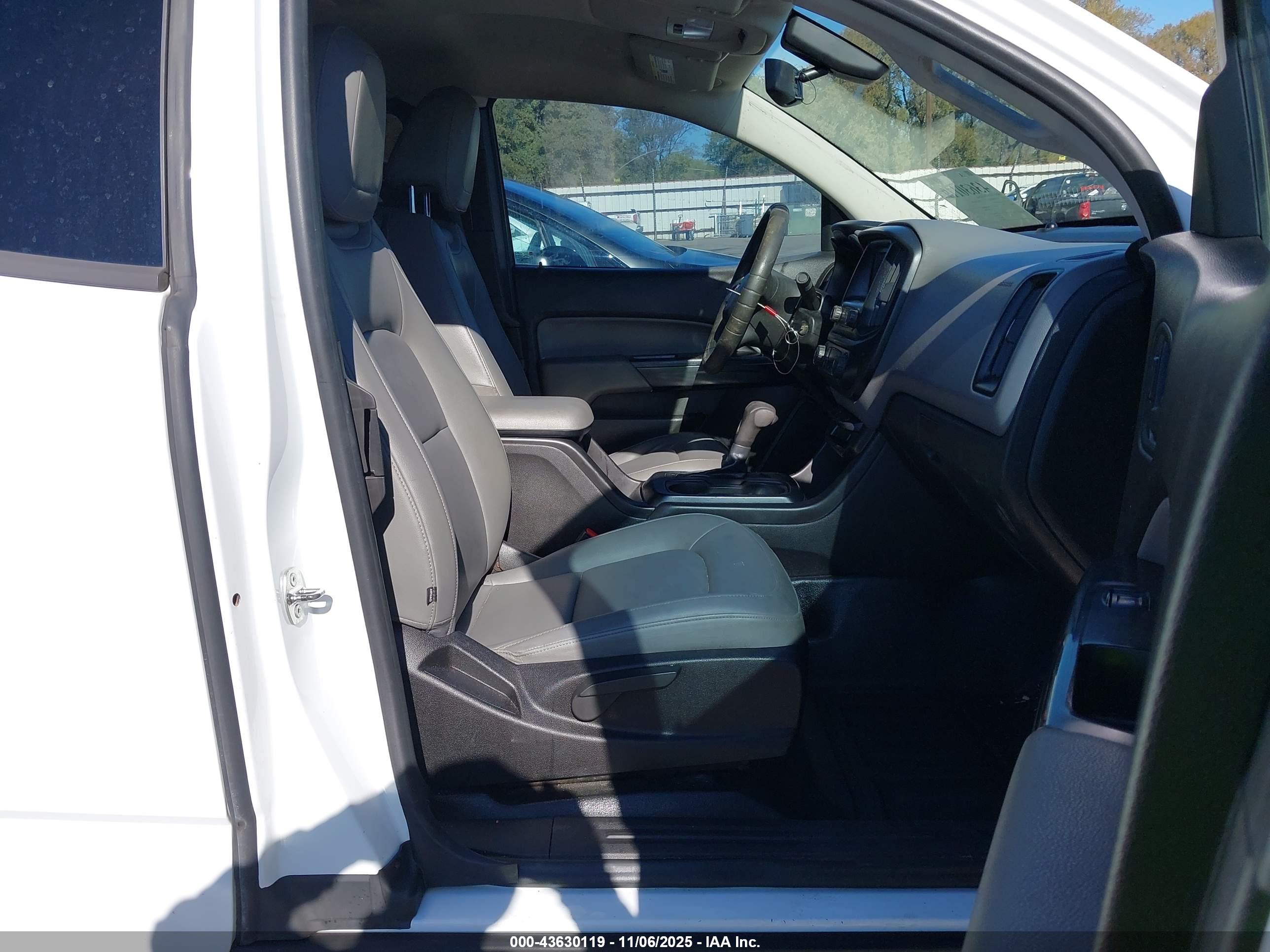 CHEVROLET COLORADO image 5
