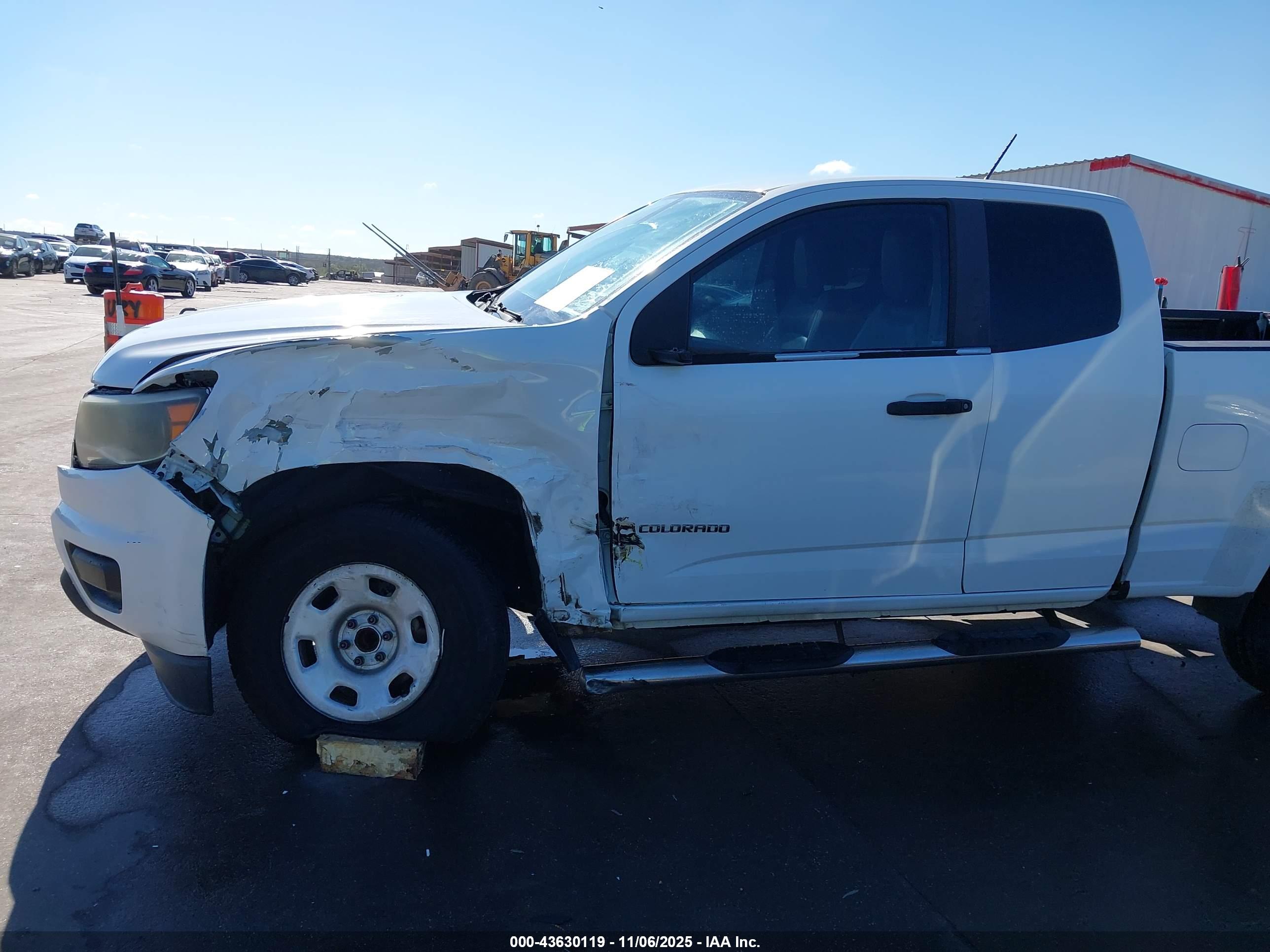 CHEVROLET COLORADO image 6
