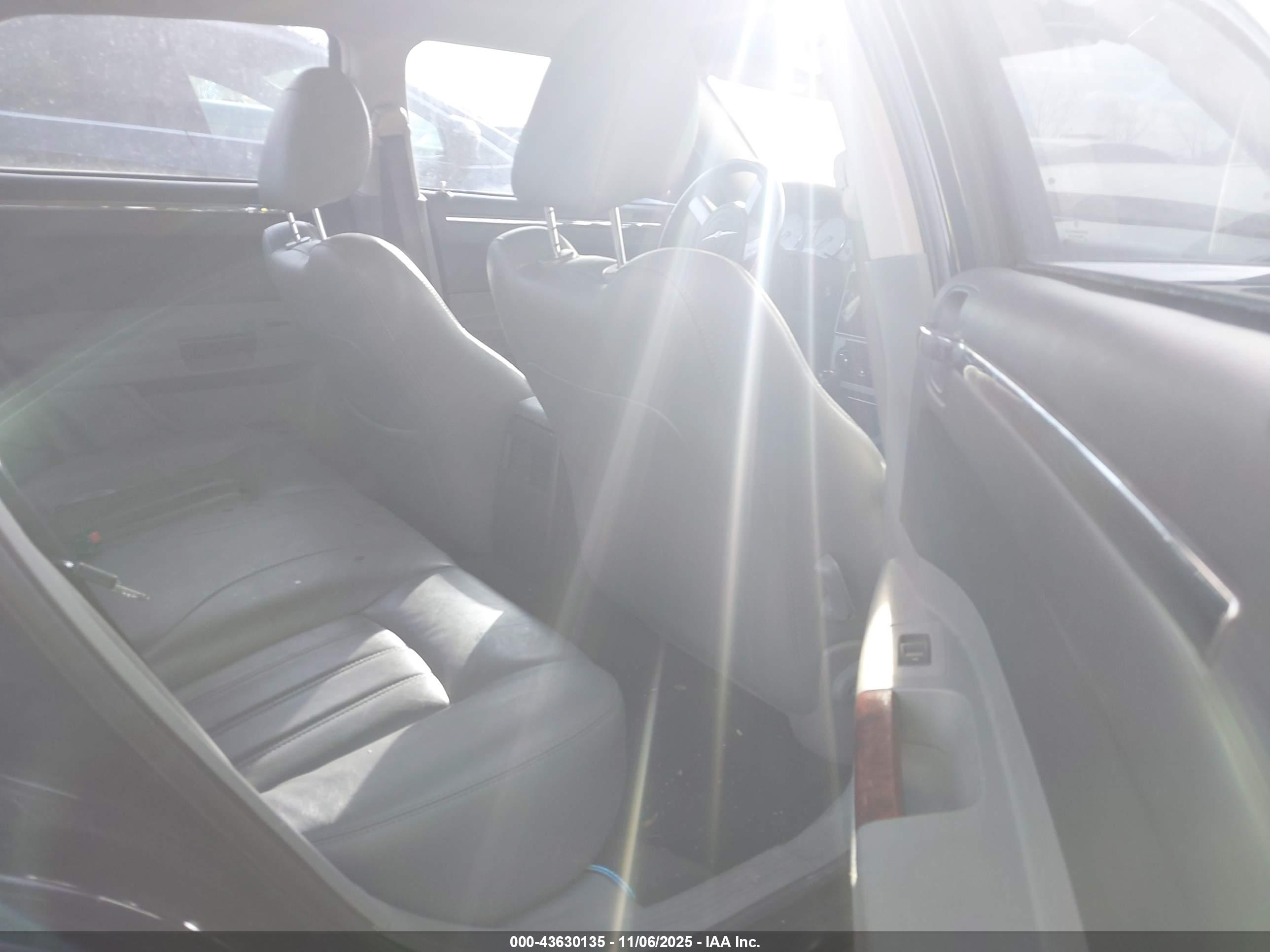 CHRYSLER 300C image 8