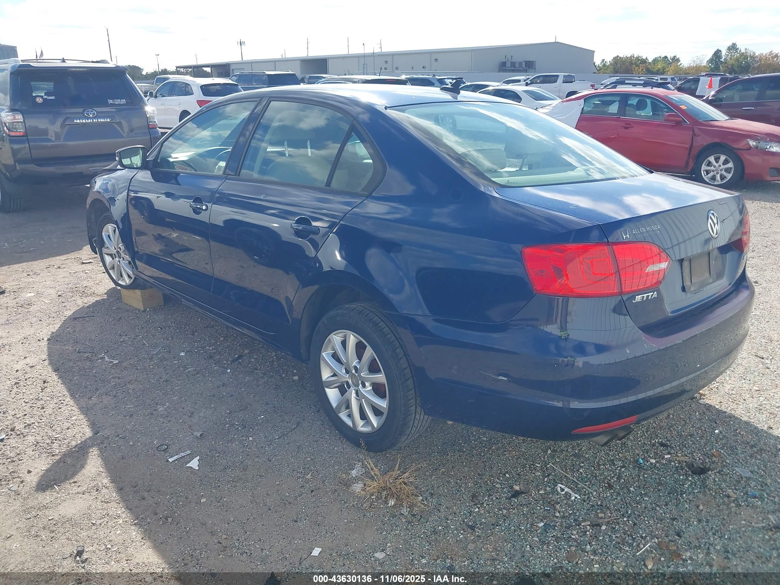VOLKSWAGEN JETTA image 3