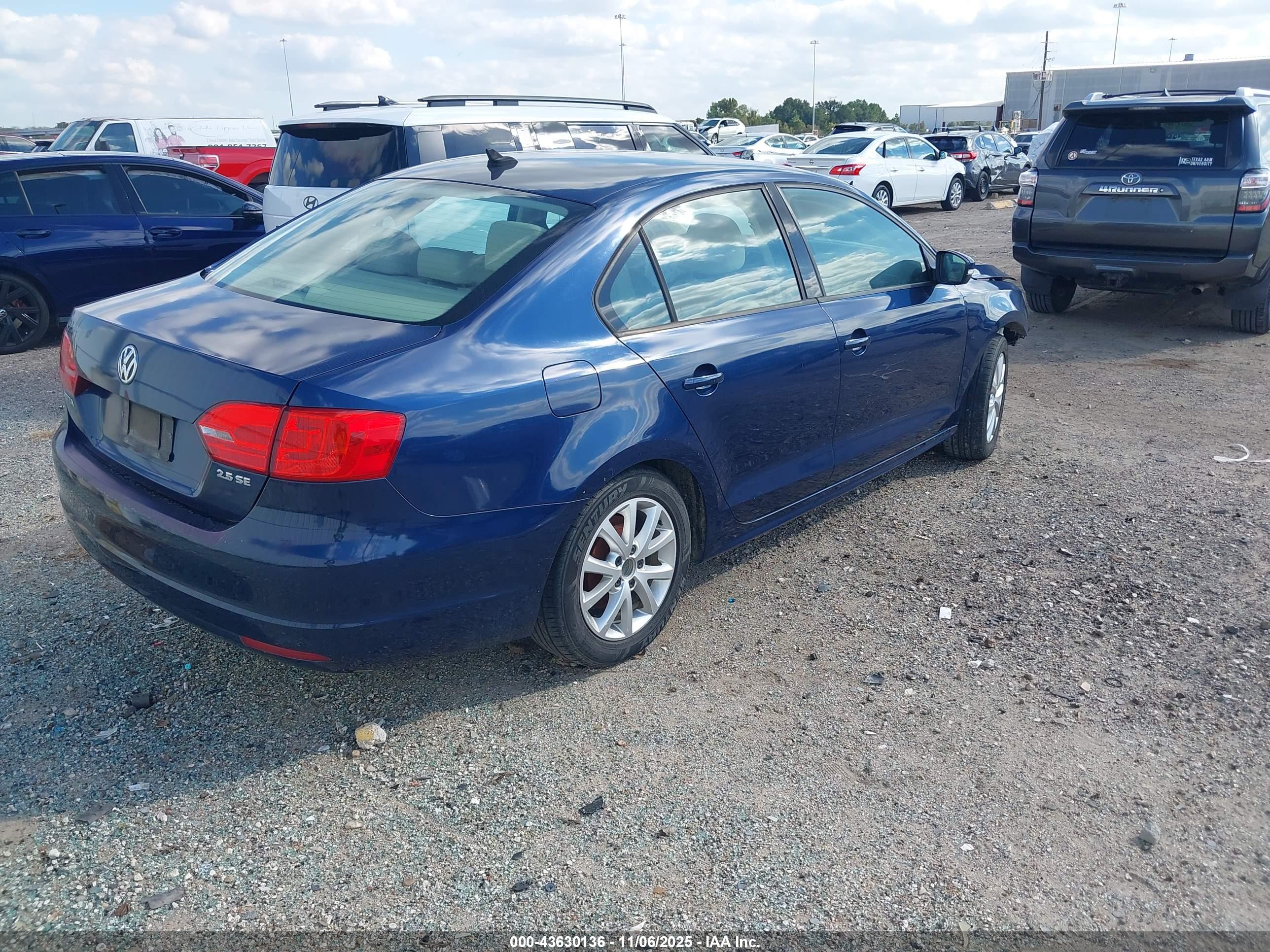 VOLKSWAGEN JETTA image 4