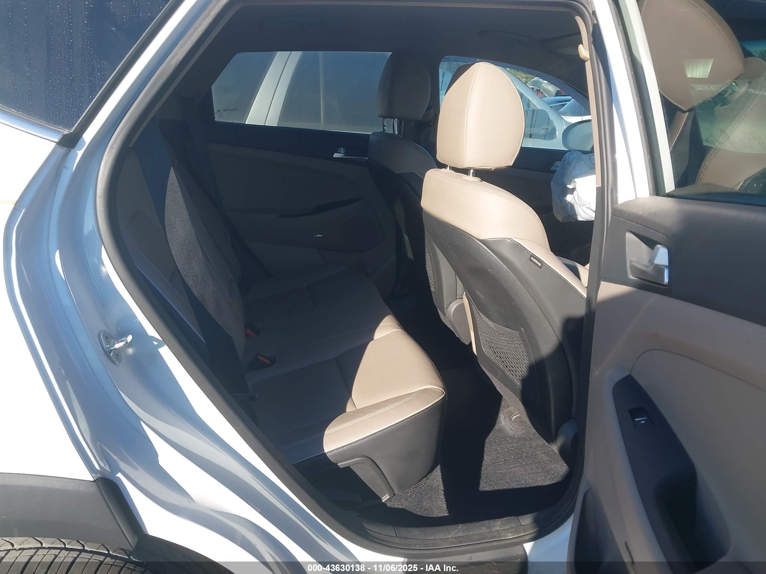HYUNDAI TUCSON image 8