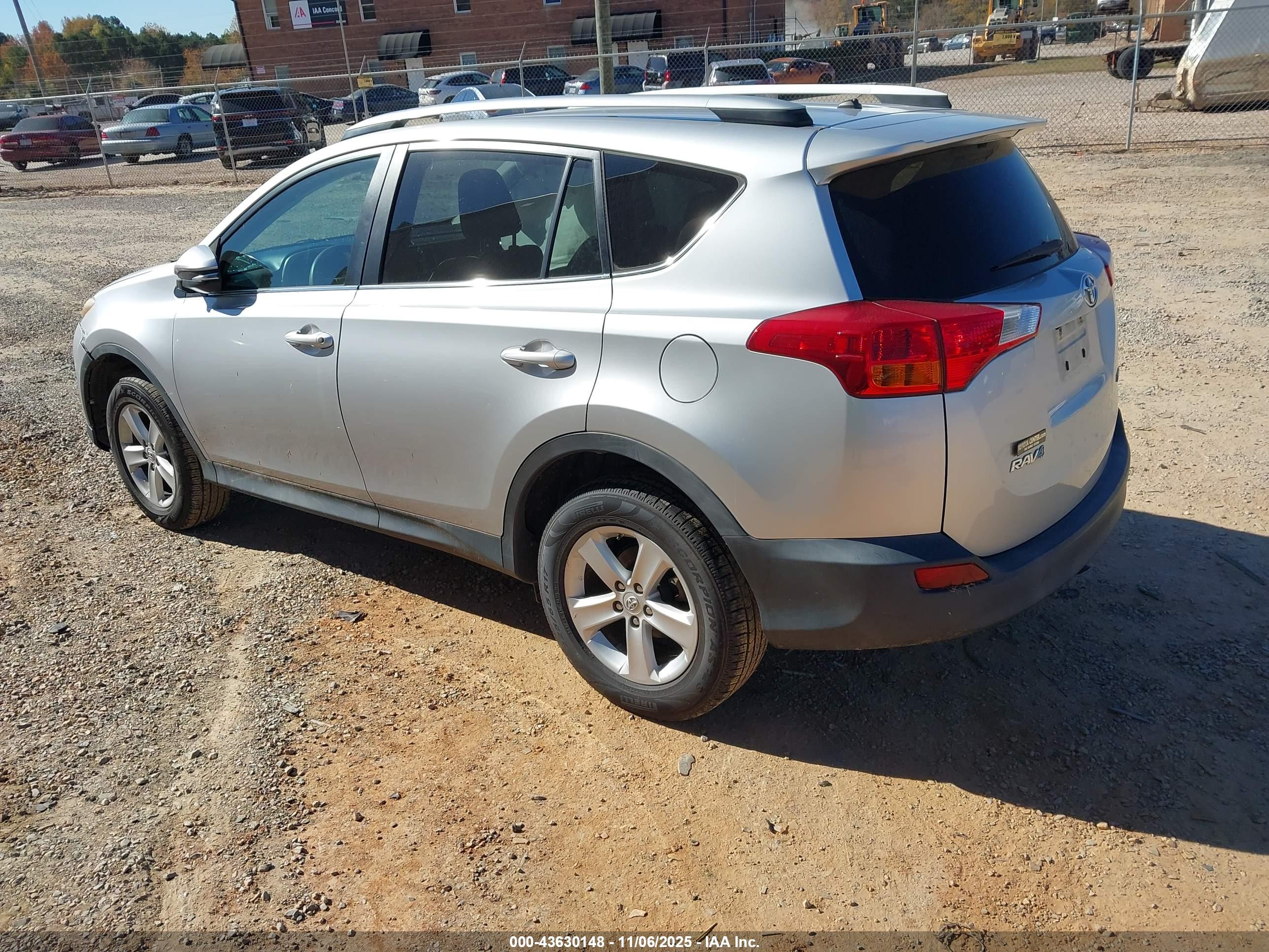 TOYOTA RAV4 image 3