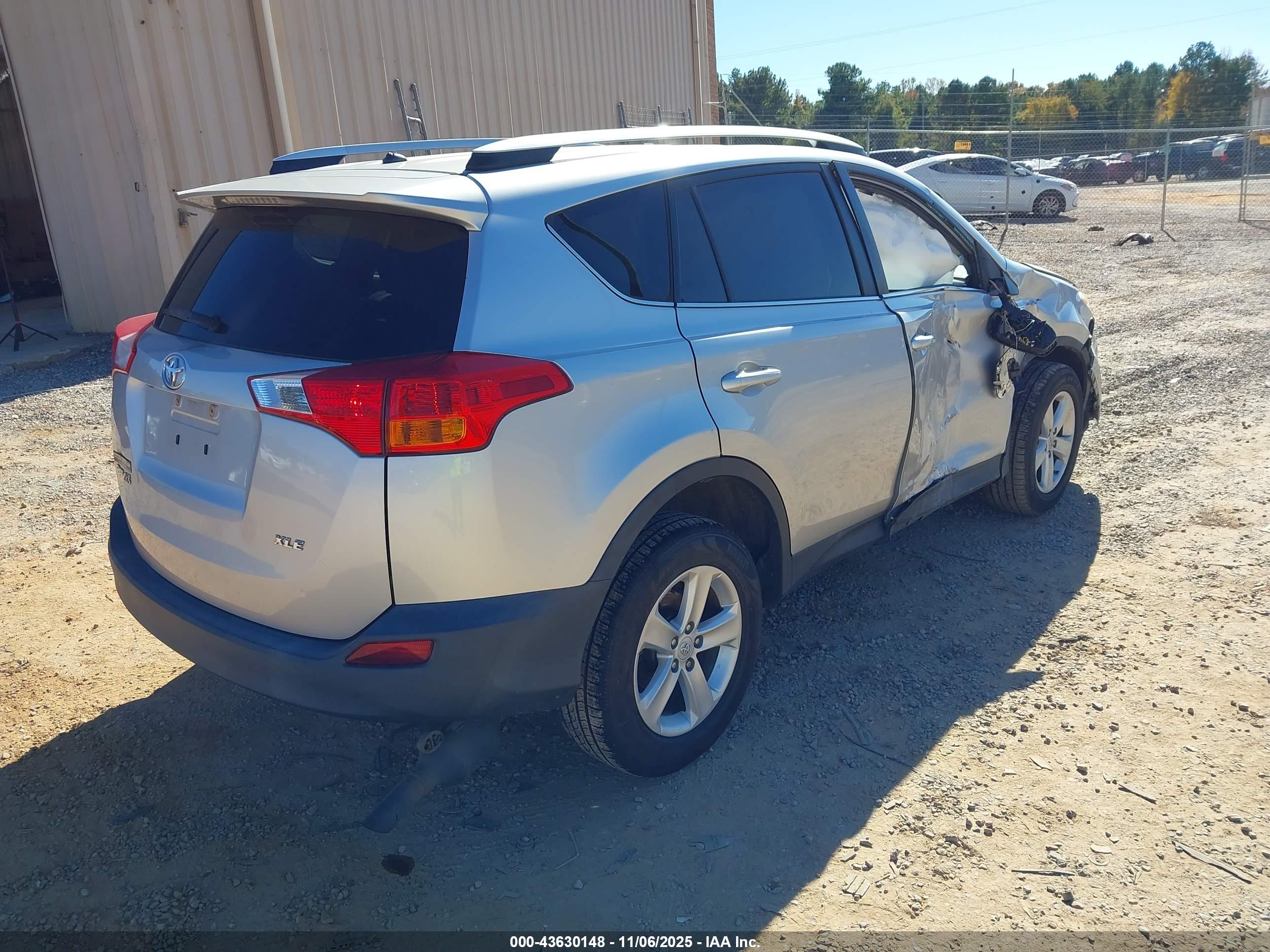 TOYOTA RAV4 image 4