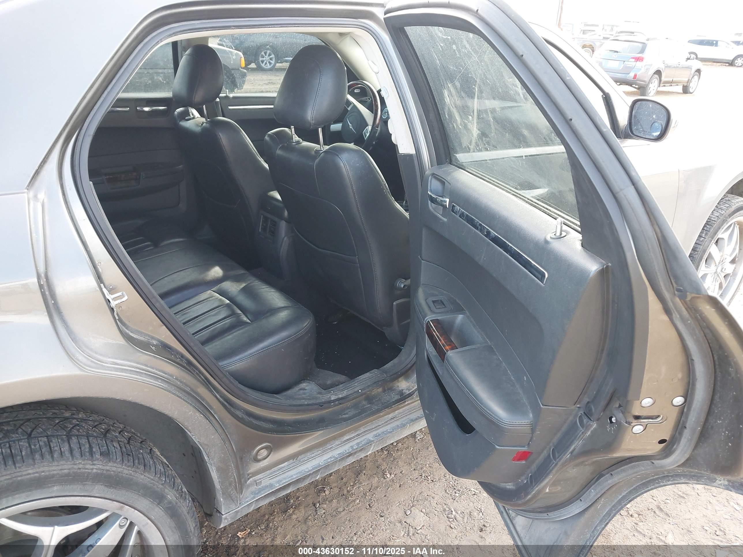 CHRYSLER 300C image 8