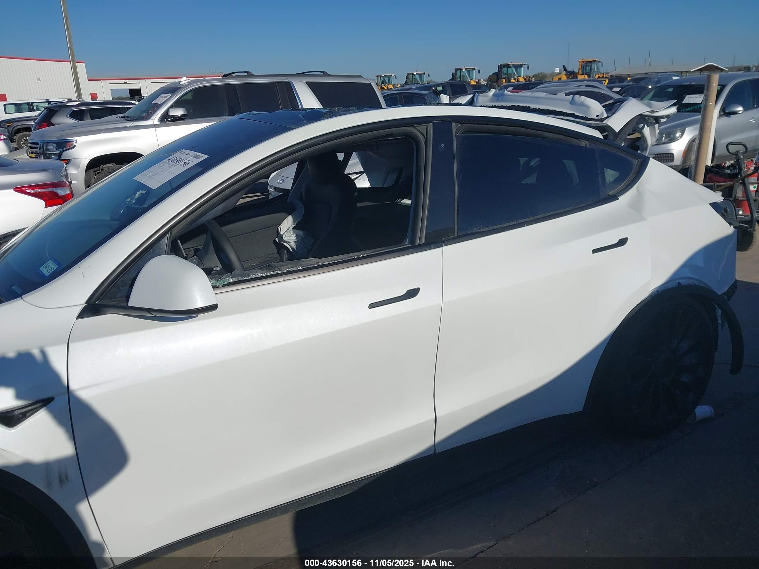 TESLA MODEL image 6