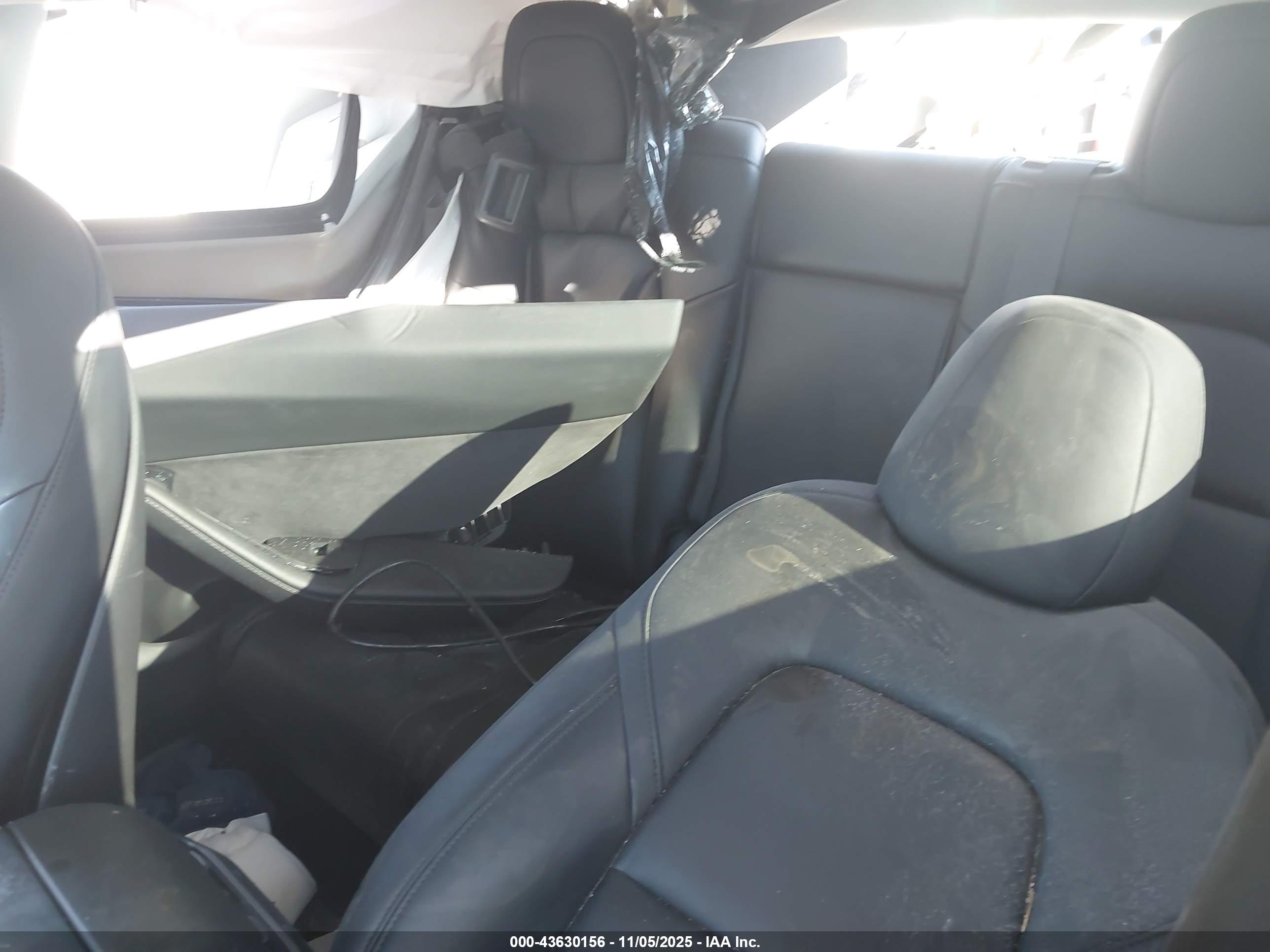 TESLA MODEL image 8