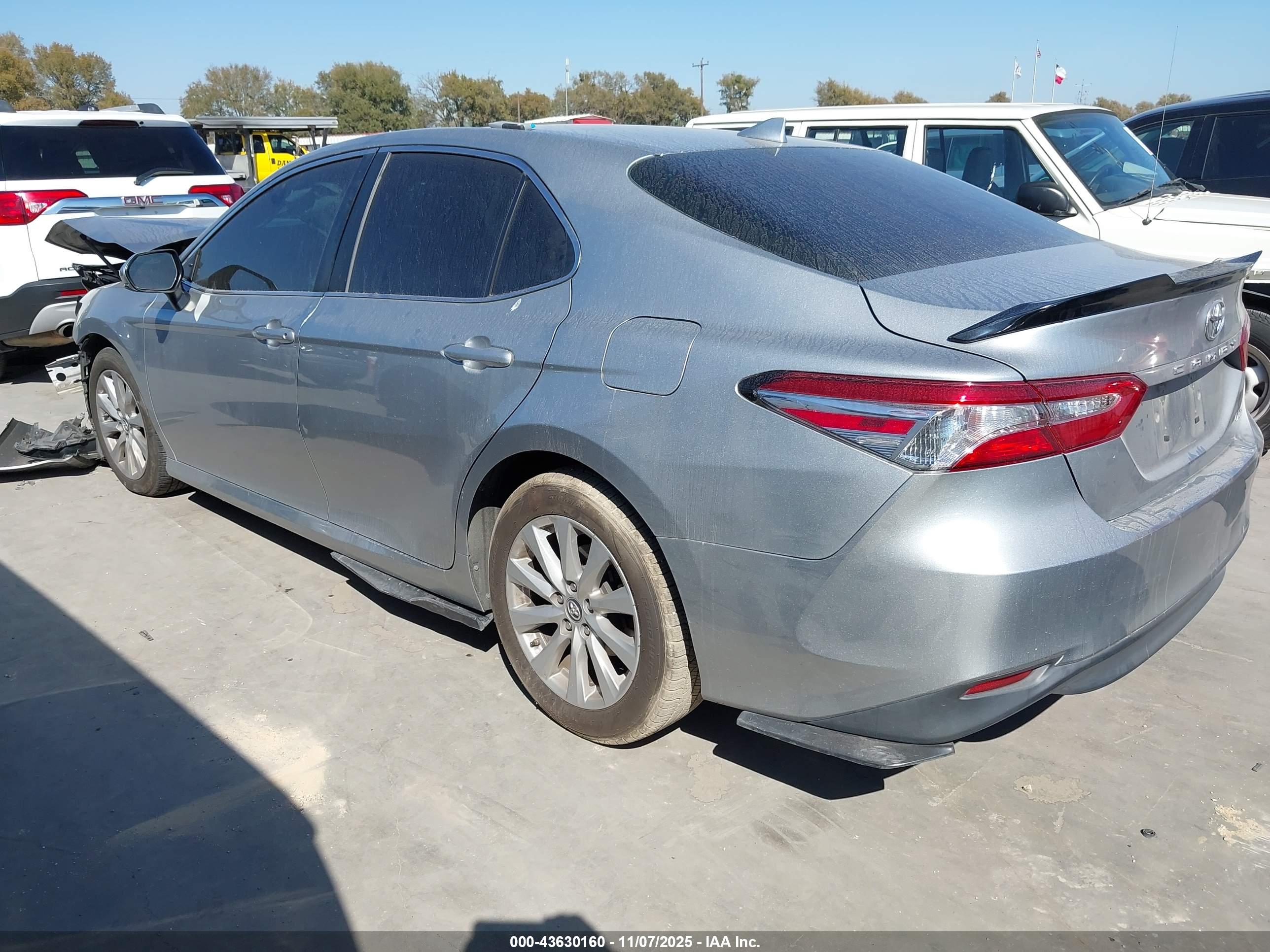 TOYOTA CAMRY image 3