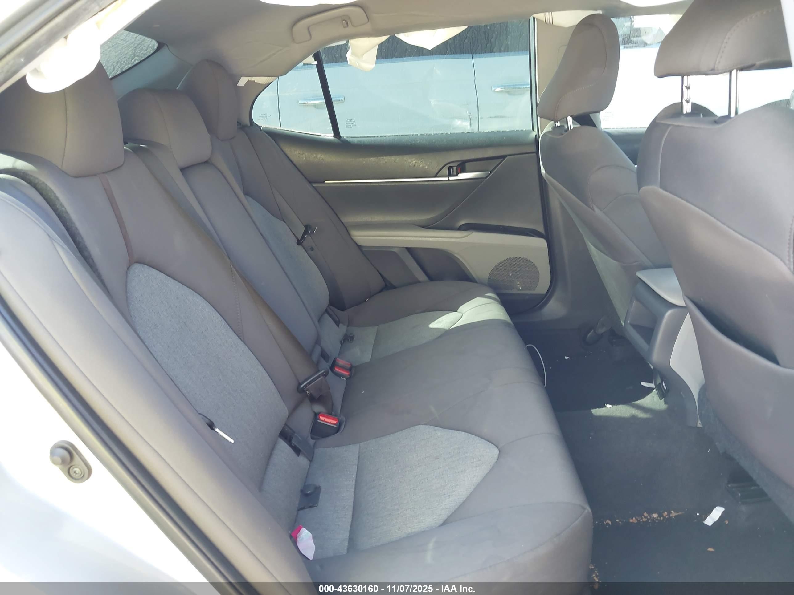 TOYOTA CAMRY image 8