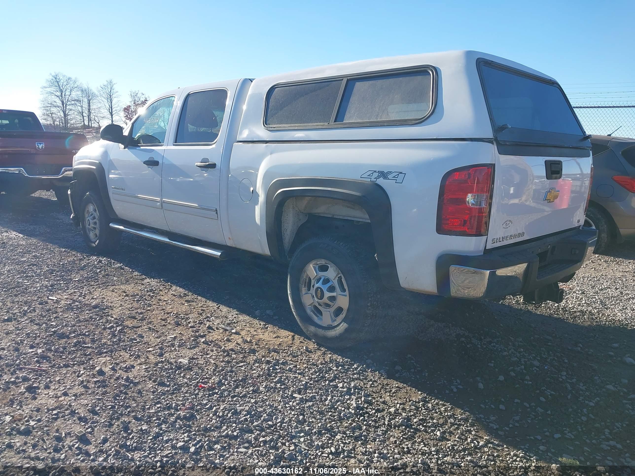 CHEVROLET SILVERADO image 3