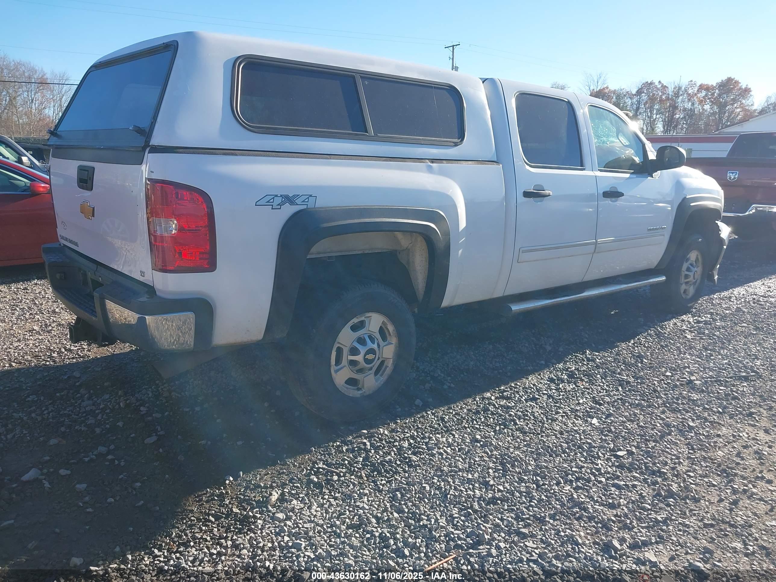 CHEVROLET SILVERADO image 4
