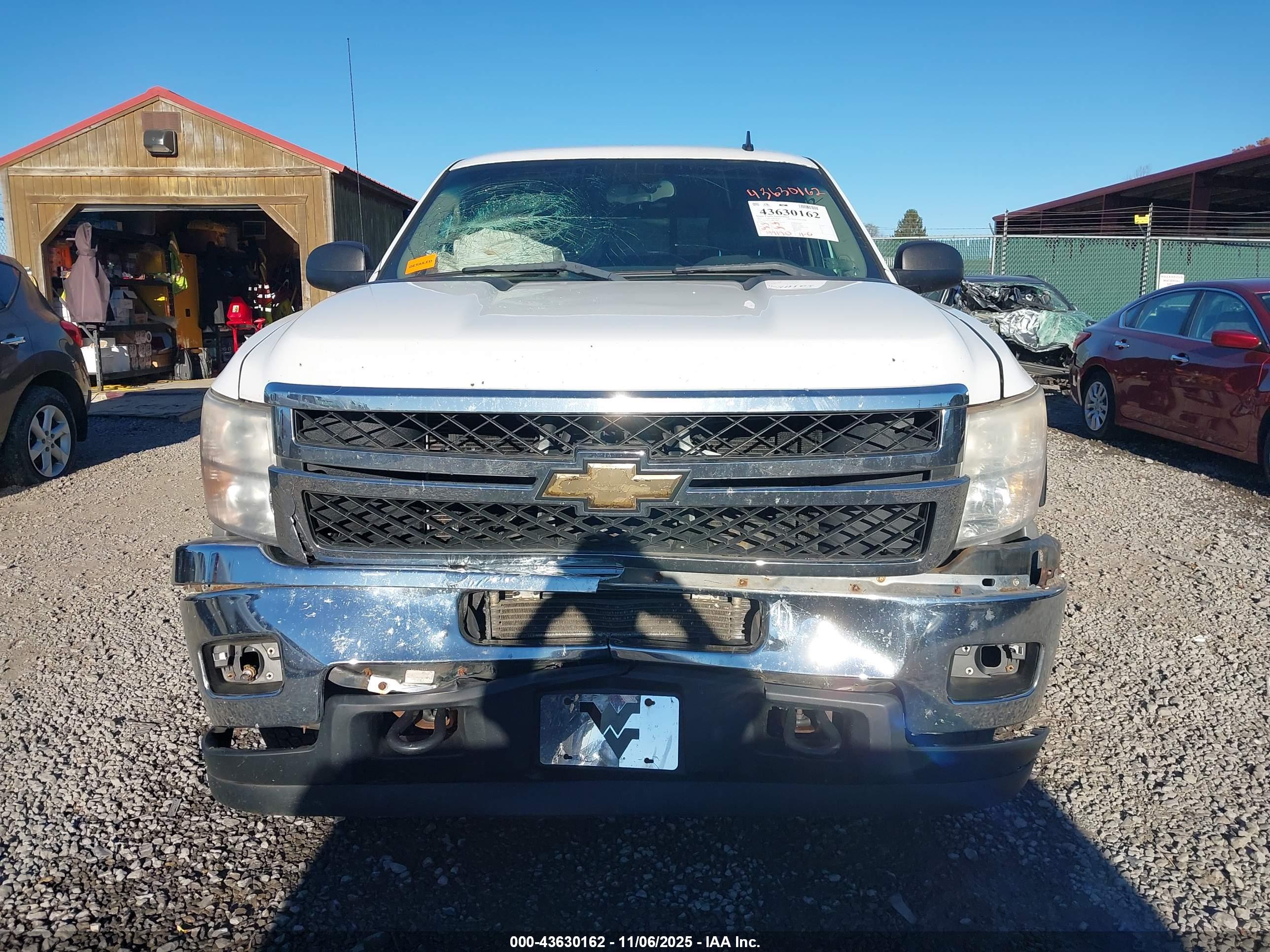 CHEVROLET SILVERADO image 6