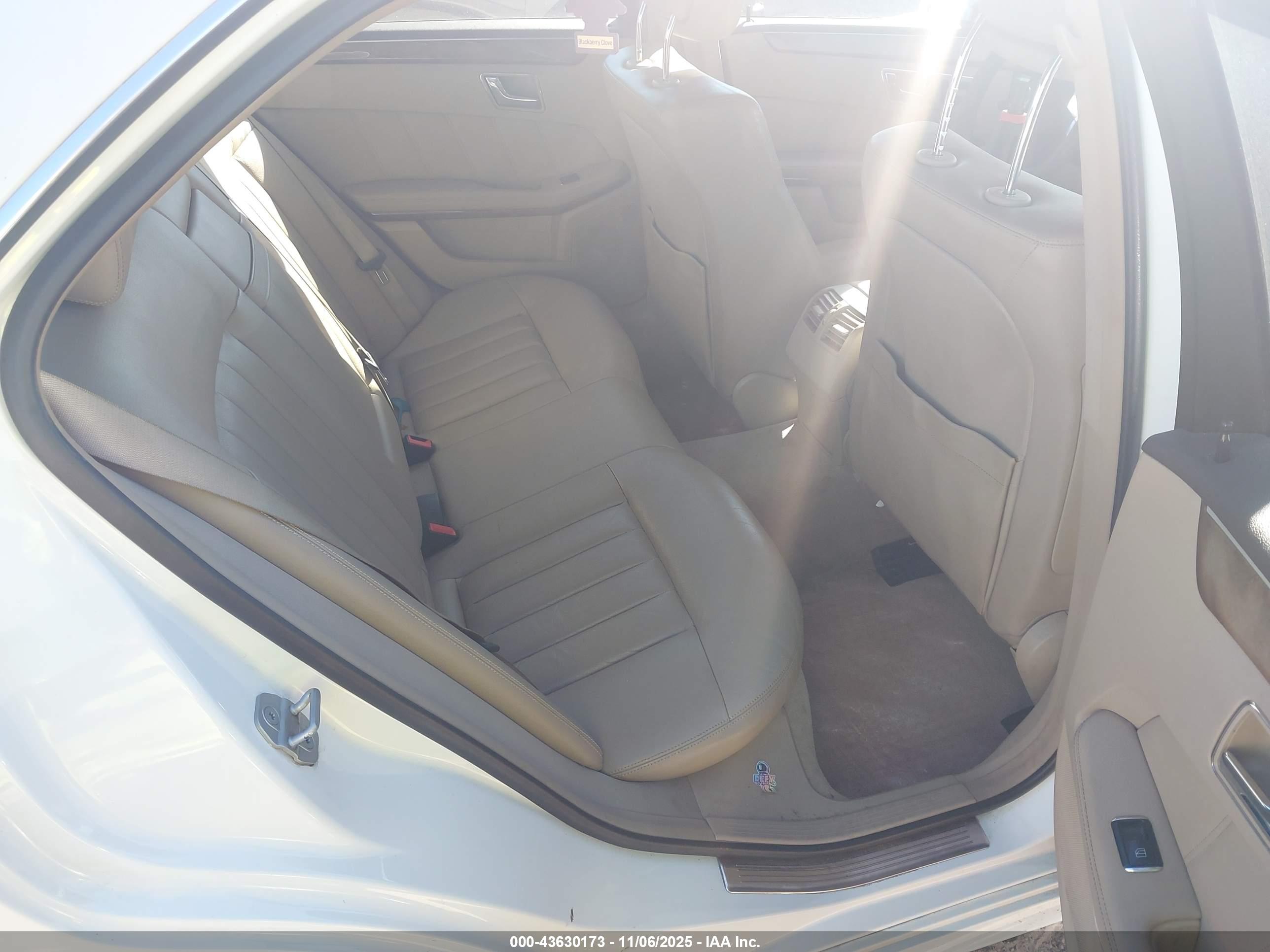 MERCEDES-BENZ E image 8