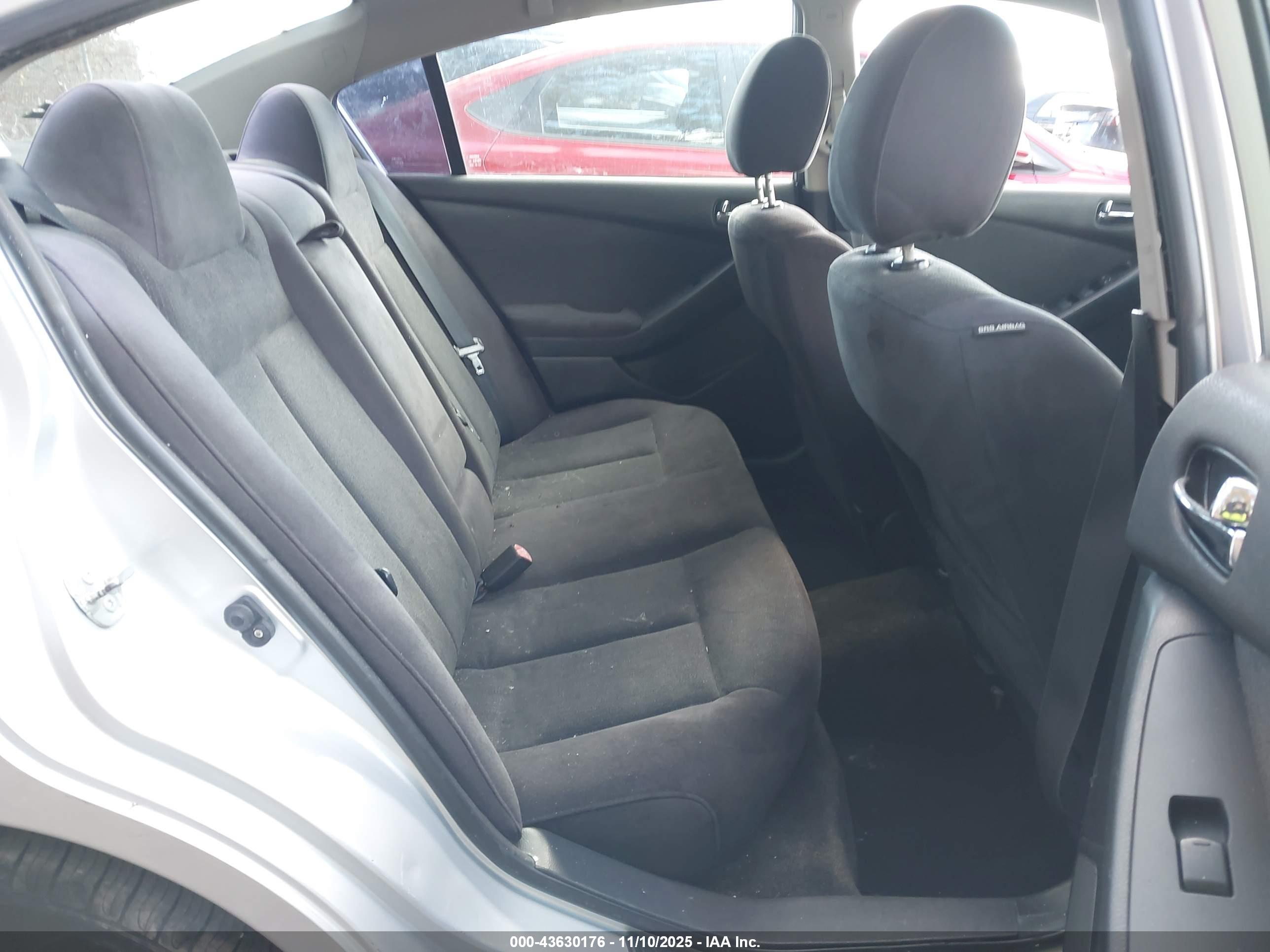 NISSAN ALTIMA image 8