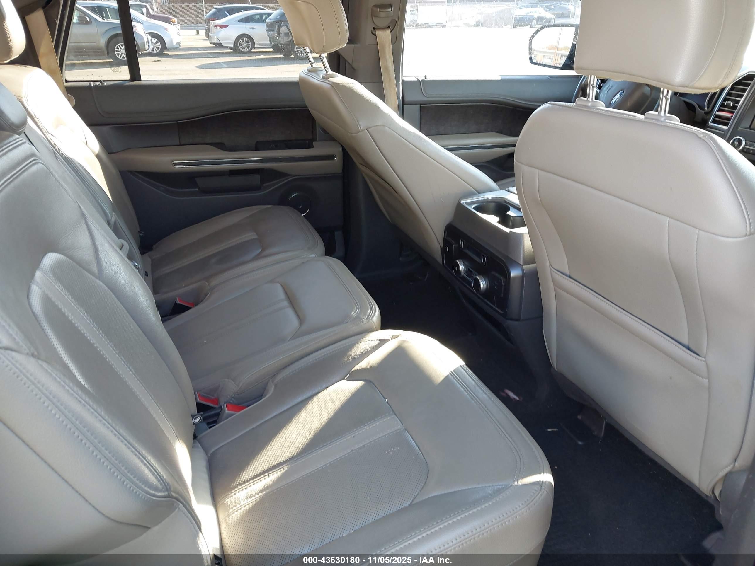 FORD EXPEDITION image 8