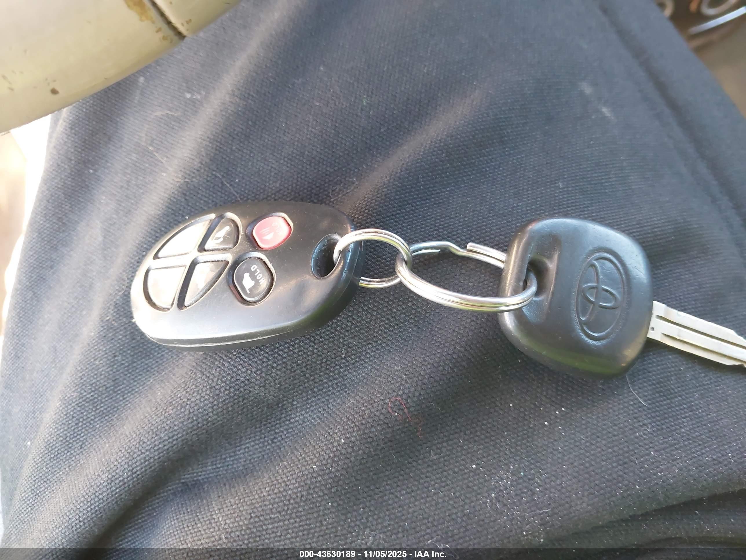 TOYOTA SIENNA image 11