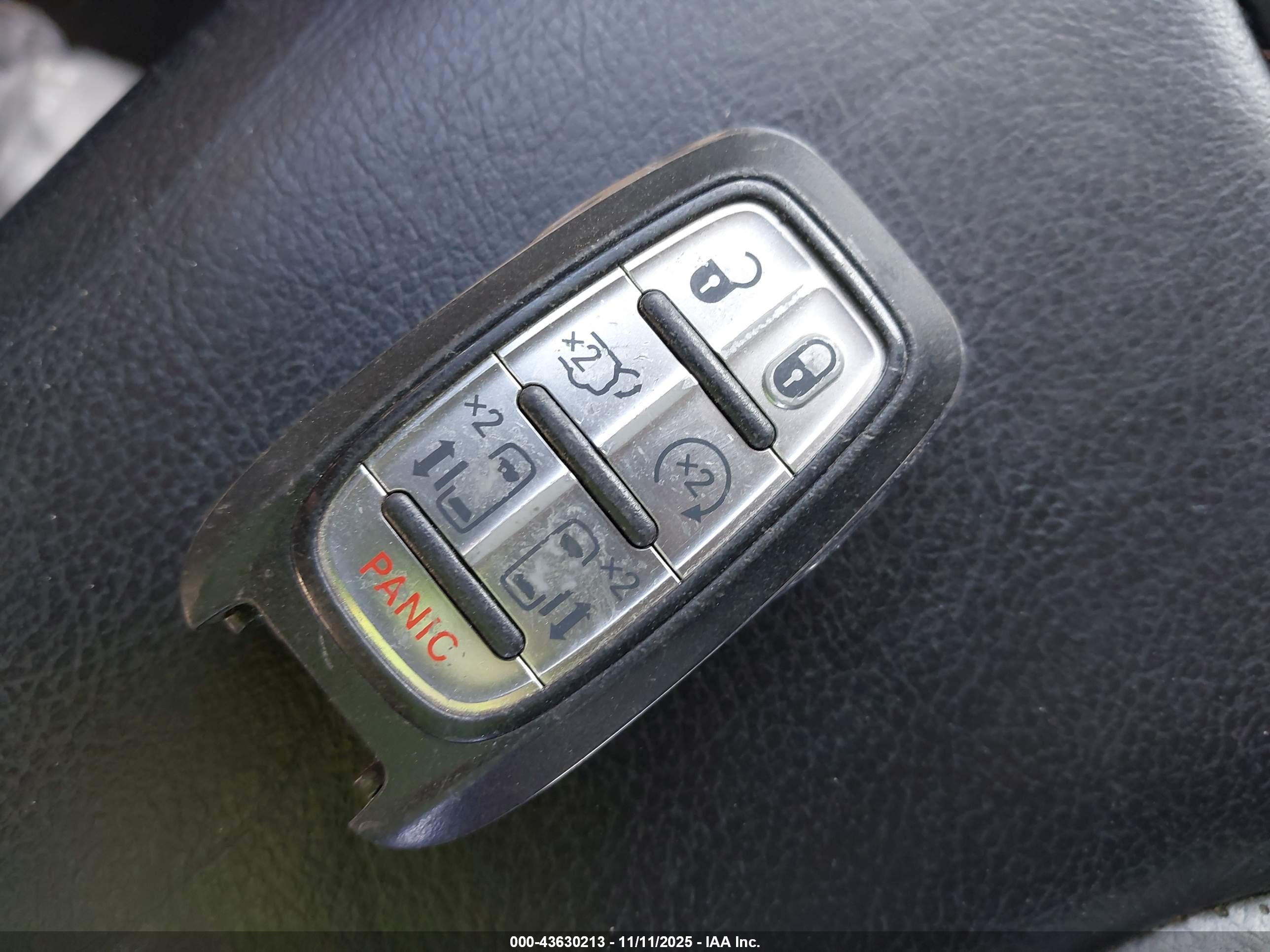 CHRYSLER PACIFICA image 11