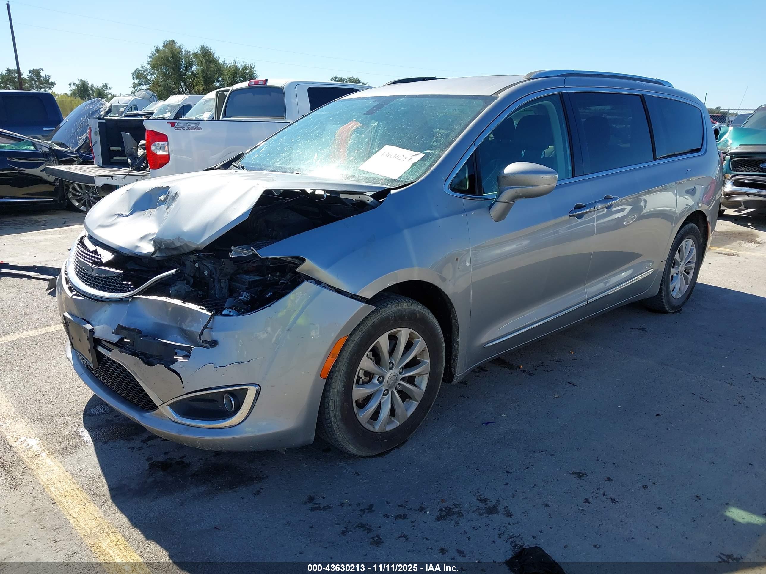 CHRYSLER PACIFICA image 2