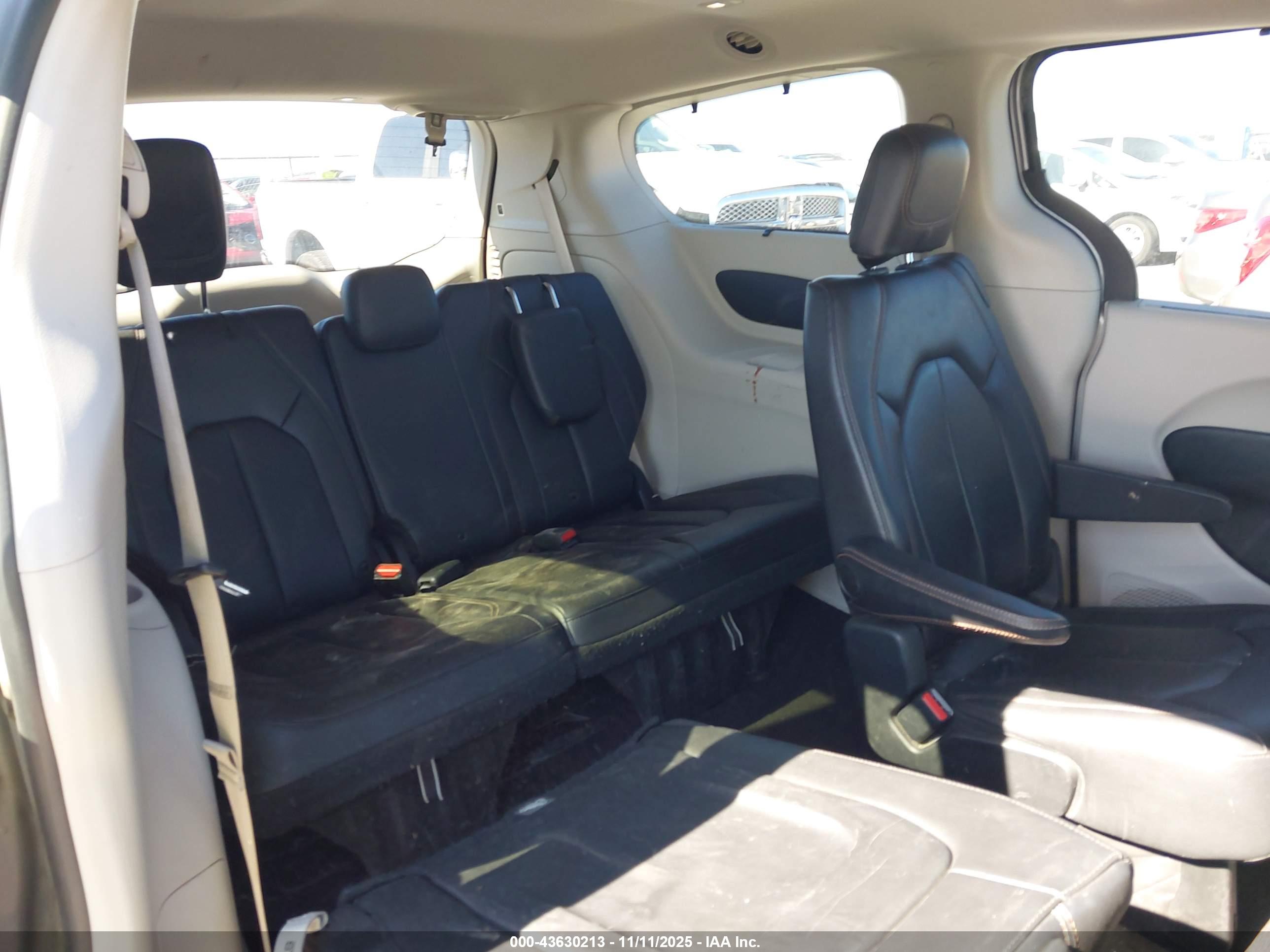CHRYSLER PACIFICA image 8
