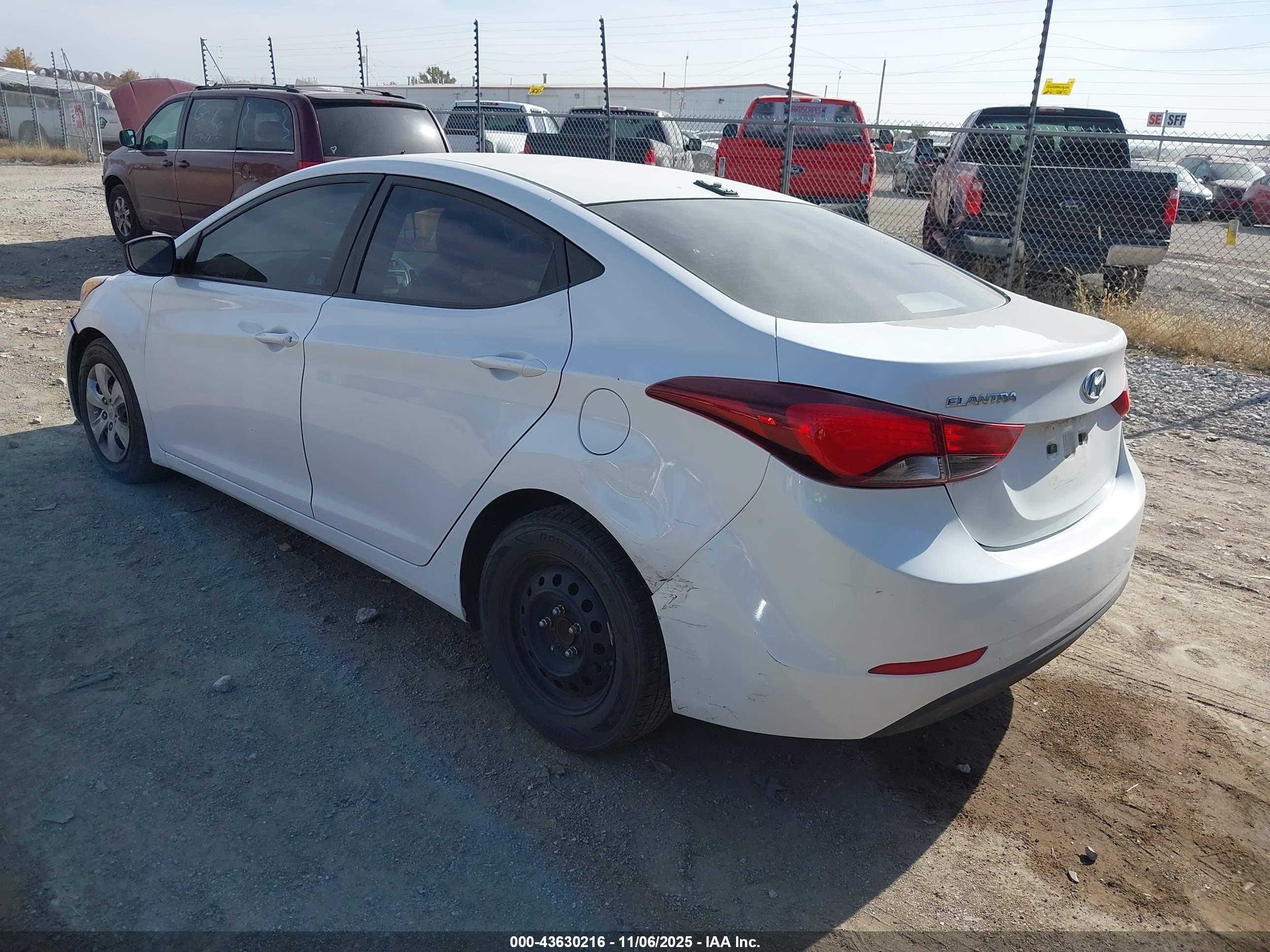 HYUNDAI ELANTRA image 3