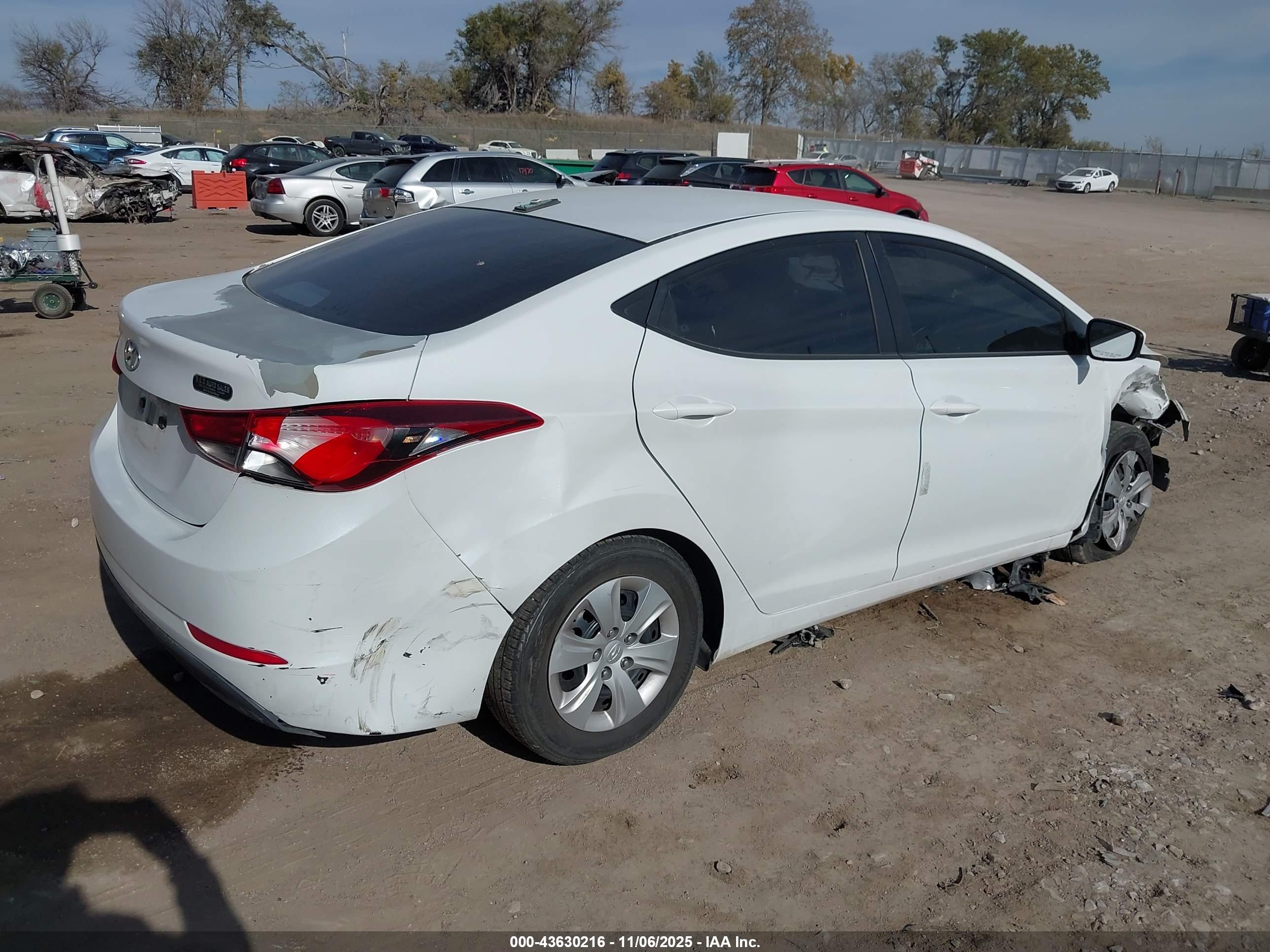 HYUNDAI ELANTRA image 4