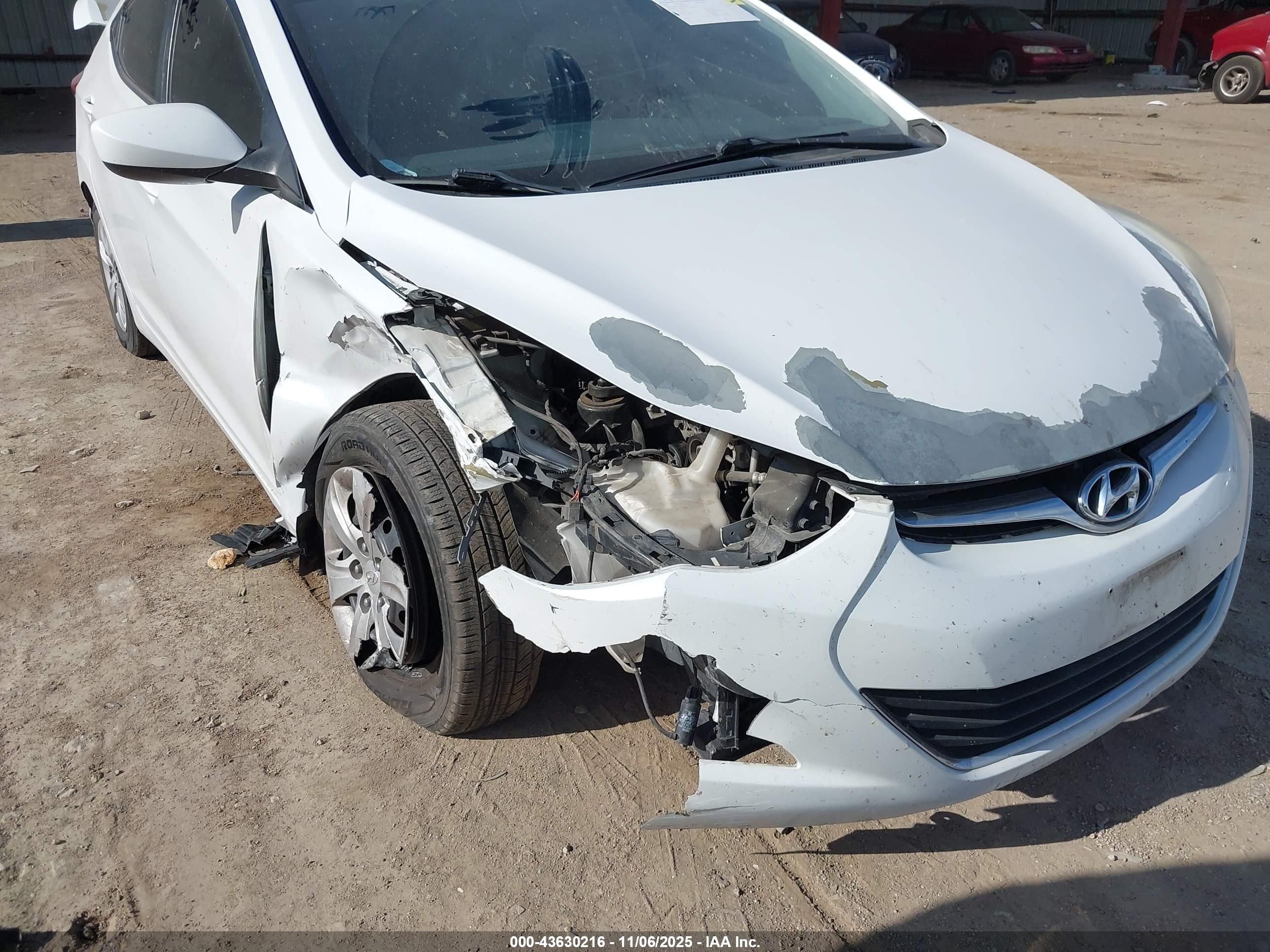 HYUNDAI ELANTRA image 6