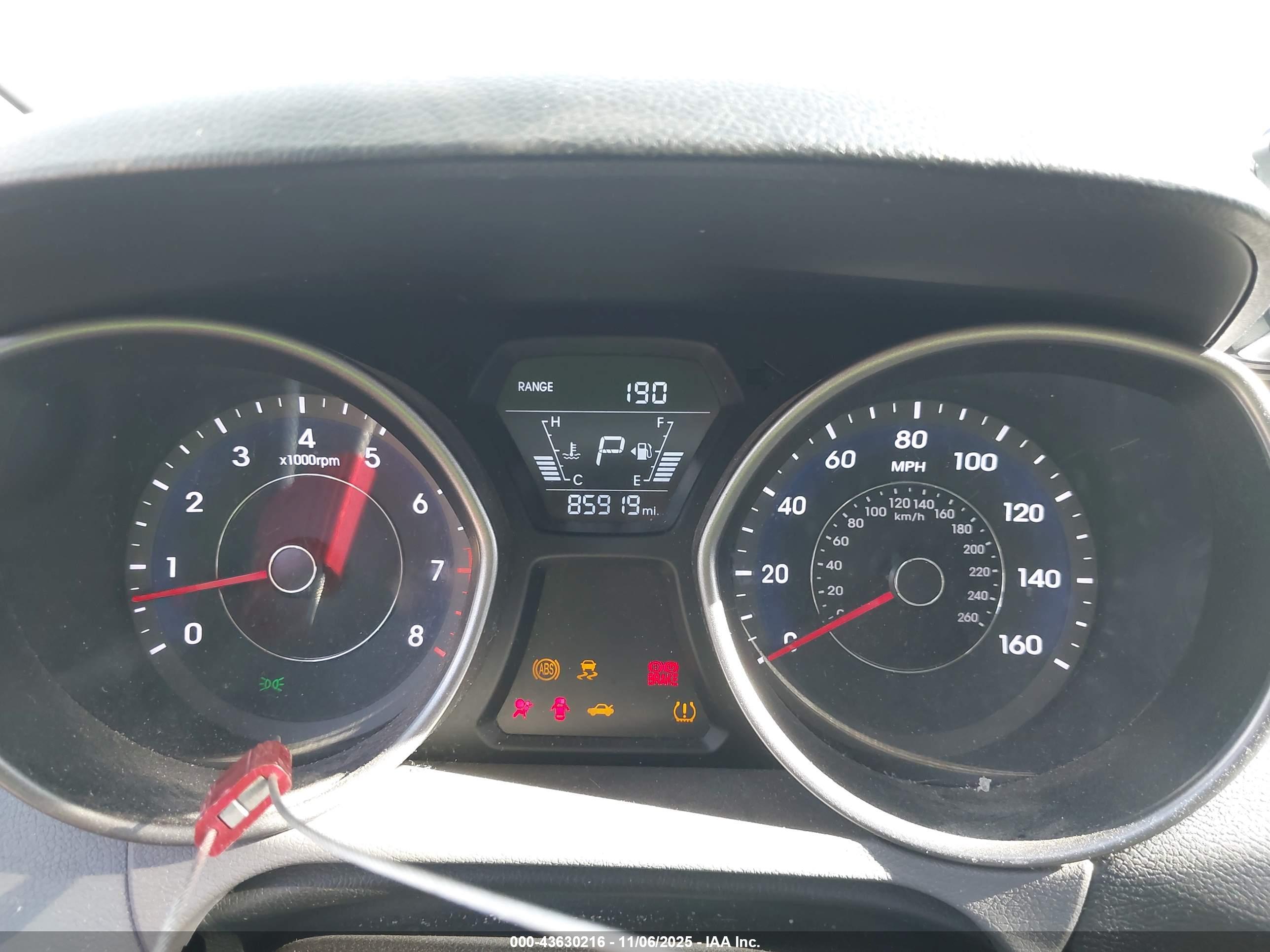 HYUNDAI ELANTRA image 7