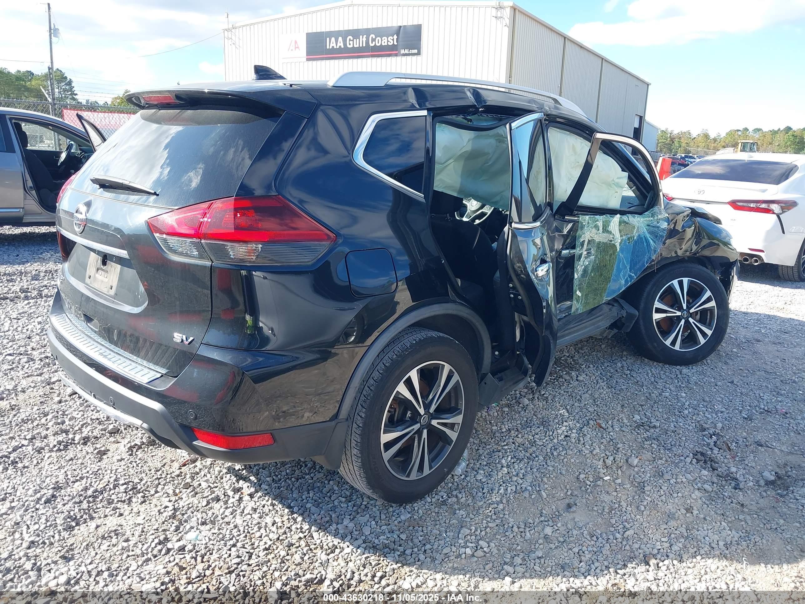 NISSAN ROGUE image 4