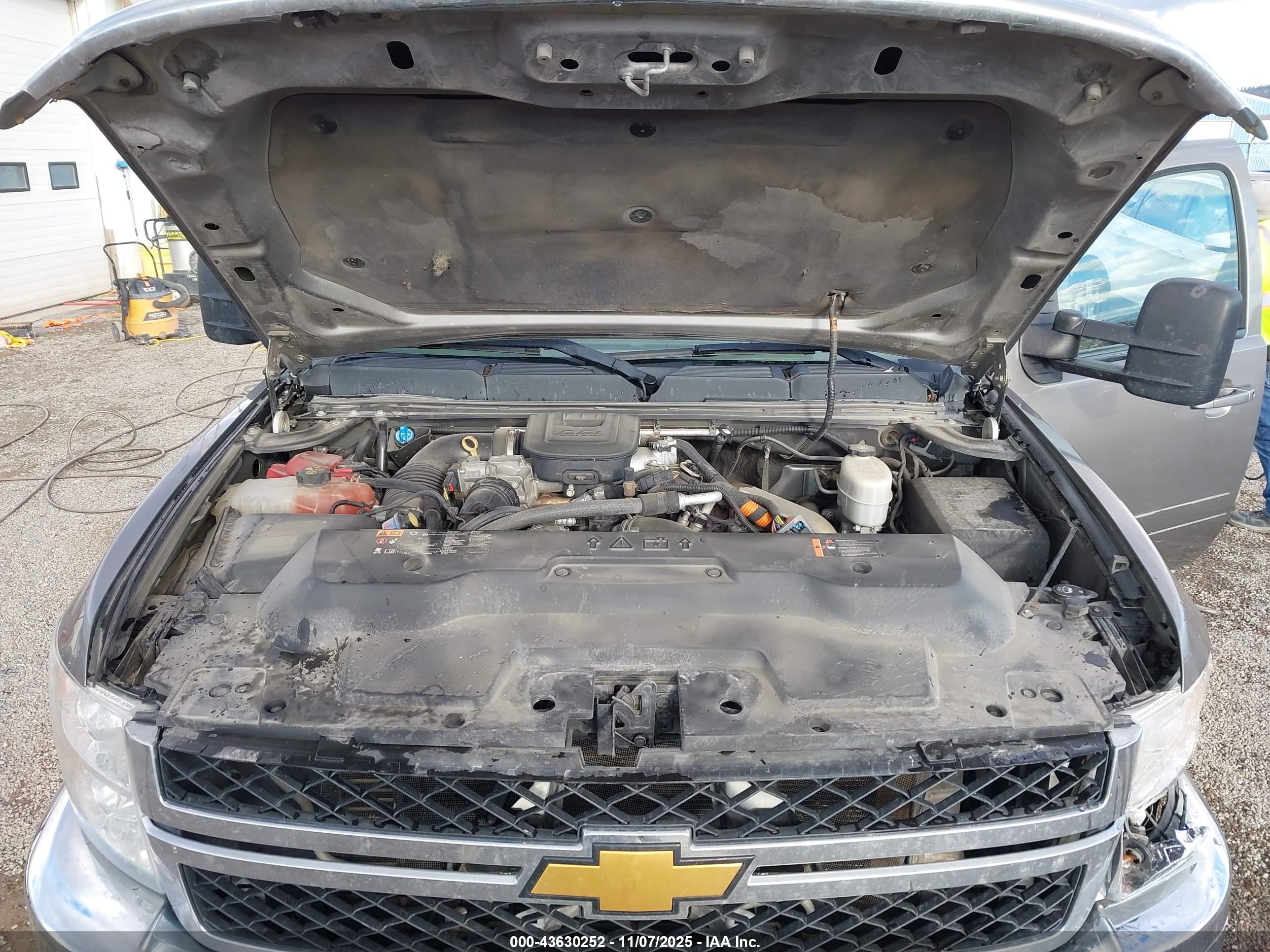 CHEVROLET SILVERADO image 10