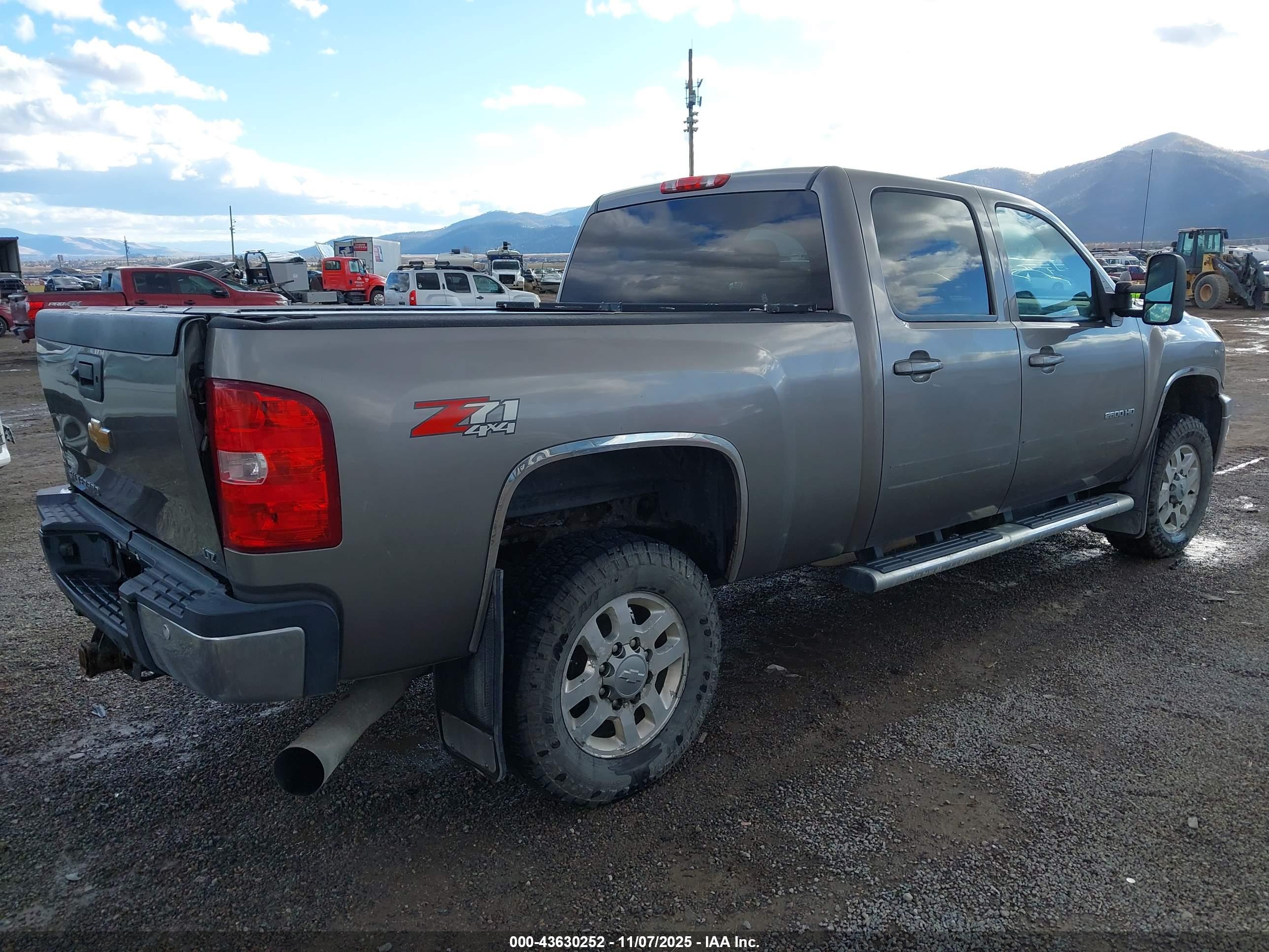 CHEVROLET SILVERADO image 4