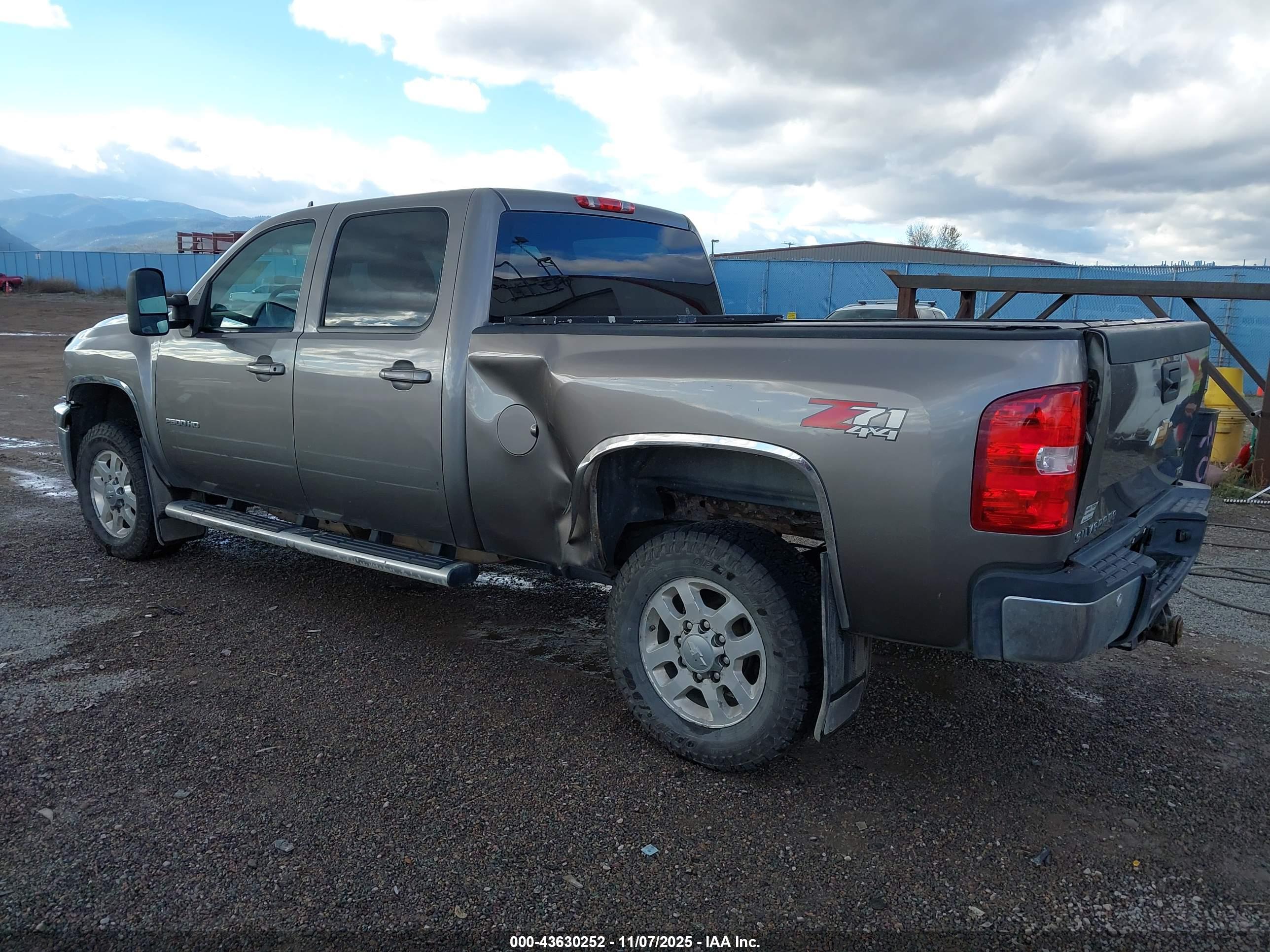 CHEVROLET SILVERADO image 6