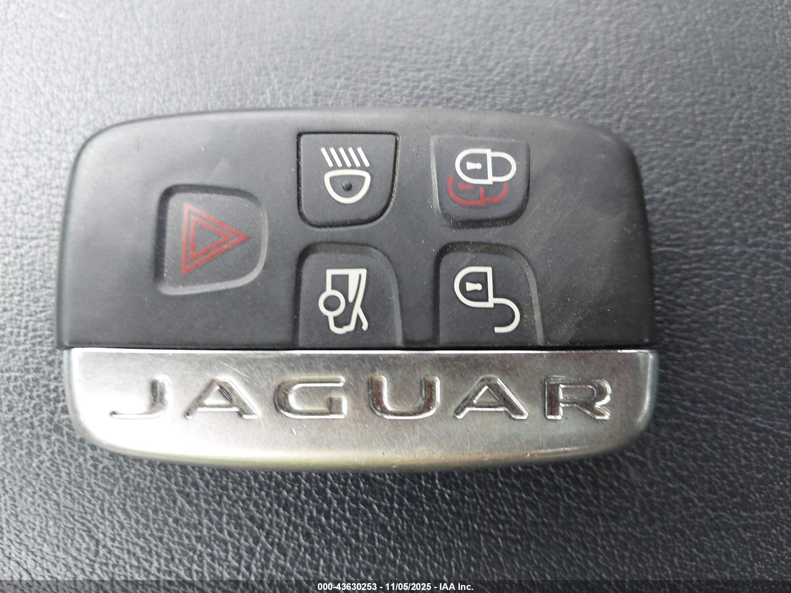 JAGUAR XJ image 11