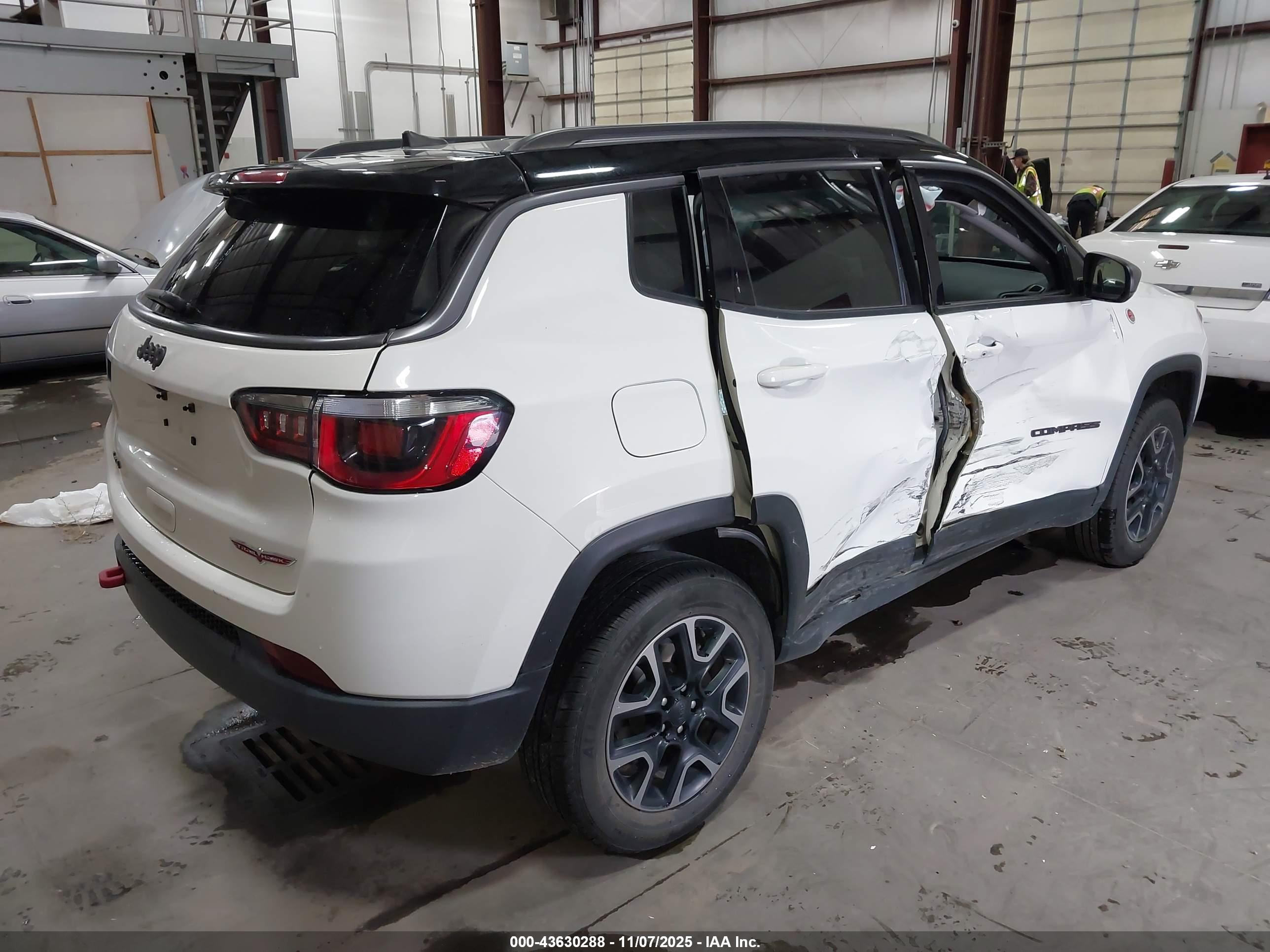 JEEP COMPASS image 4