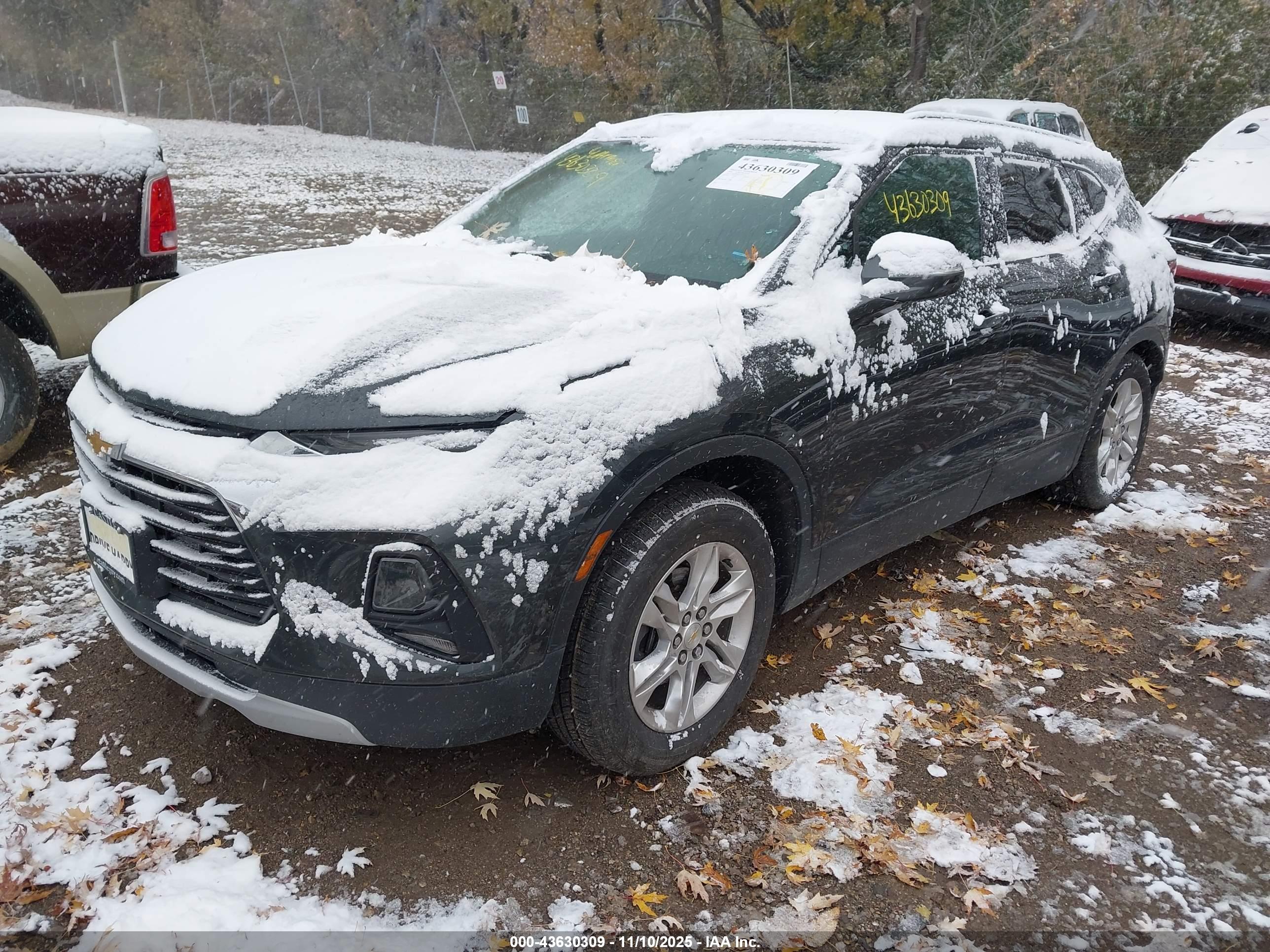 CHEVROLET BLAZER image 2