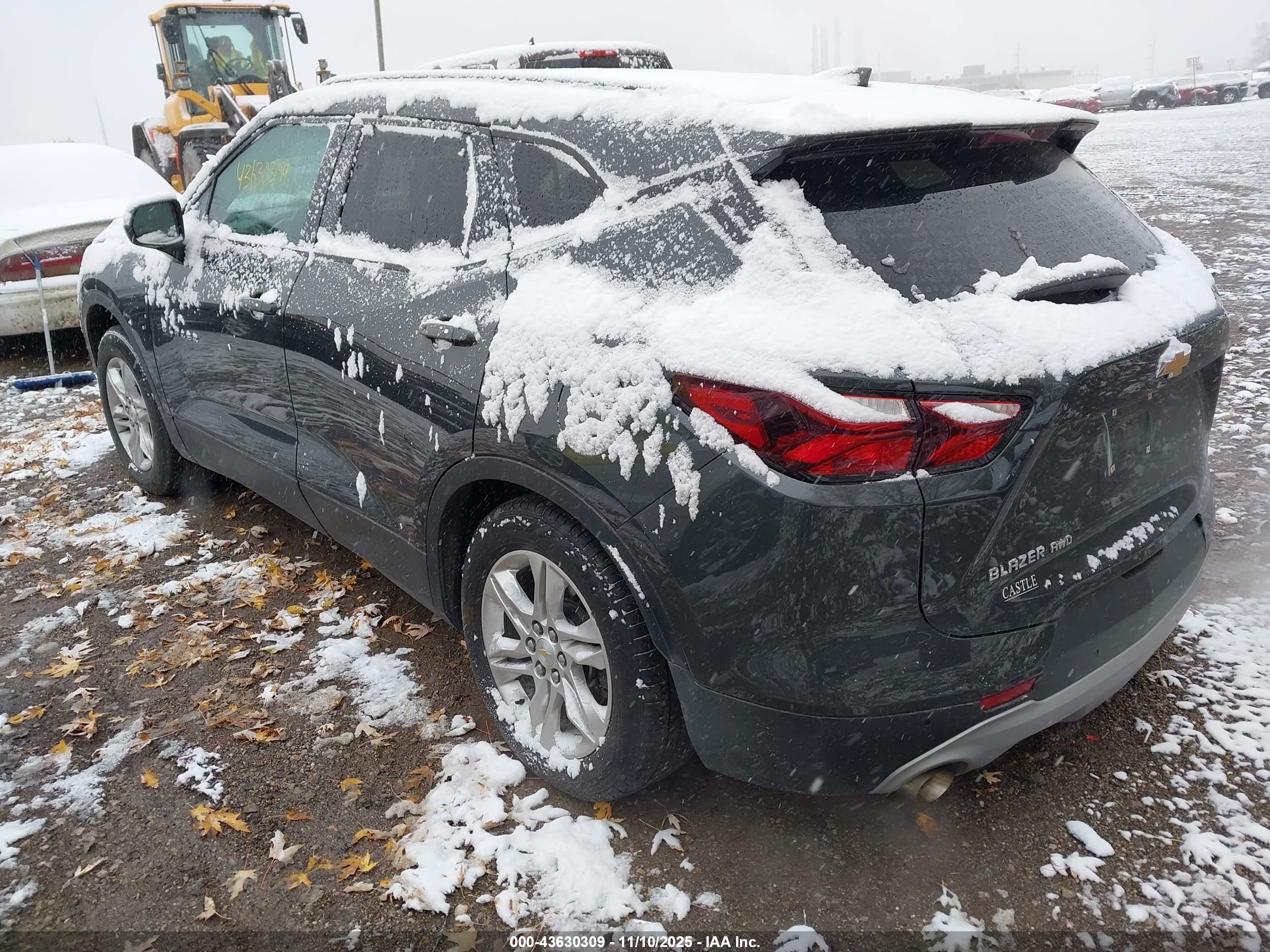 CHEVROLET BLAZER image 3