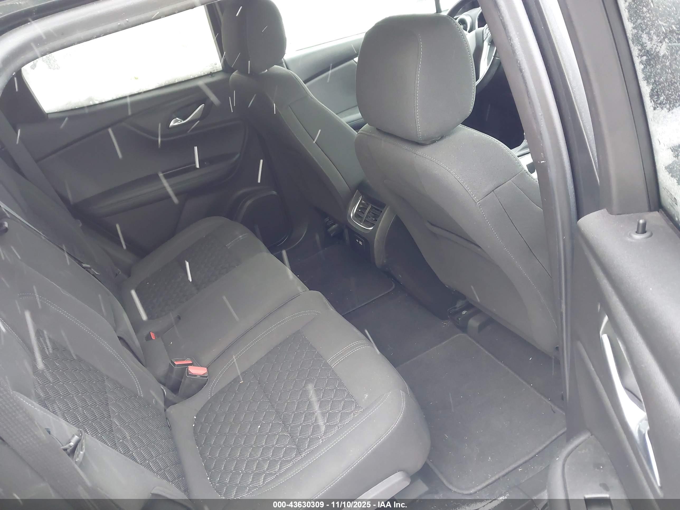CHEVROLET BLAZER image 8