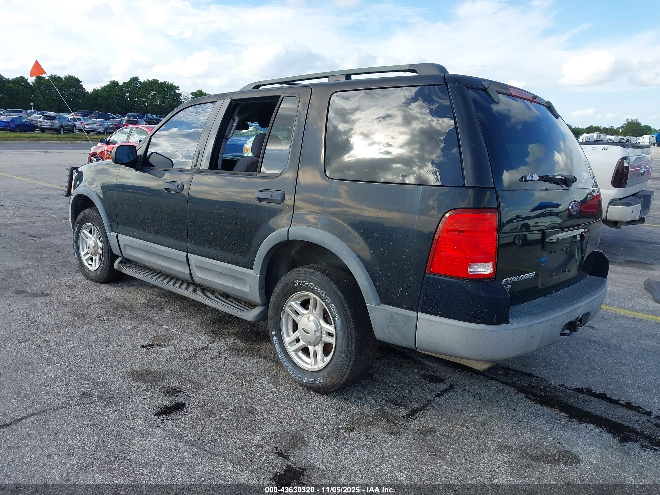 FORD EXPLORER image 3
