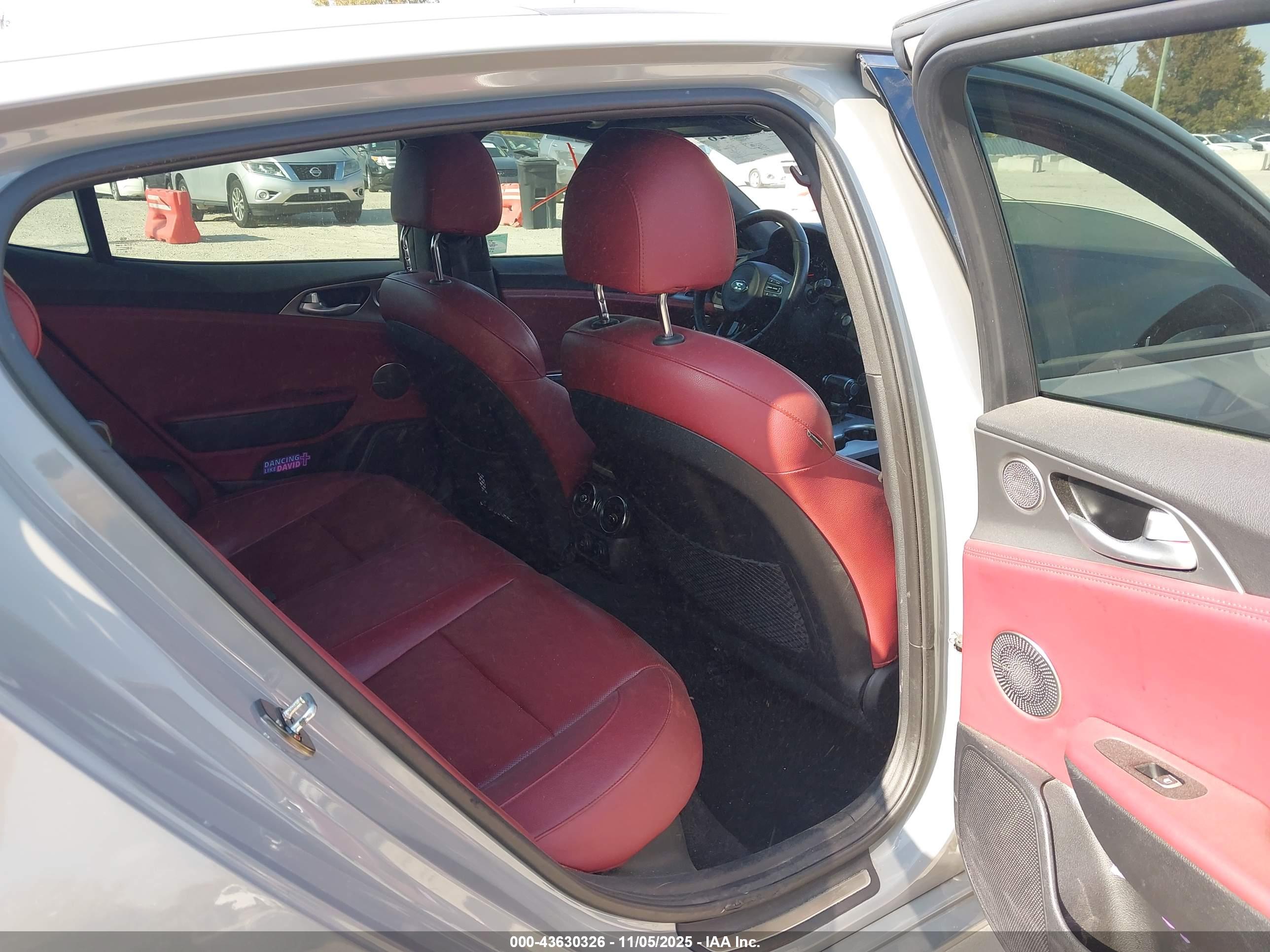 KIA STINGER image 8