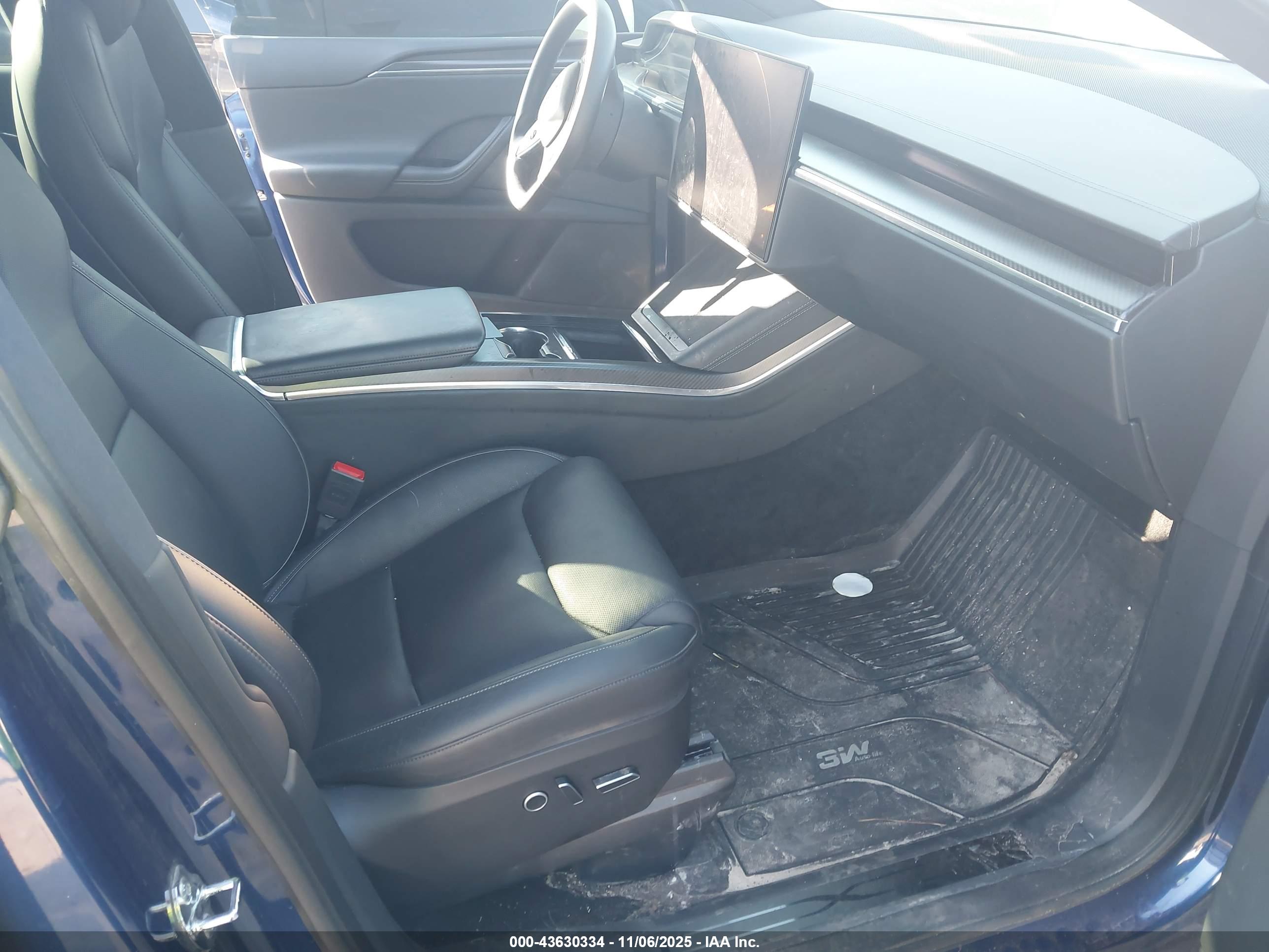 TESLA MODEL image 5