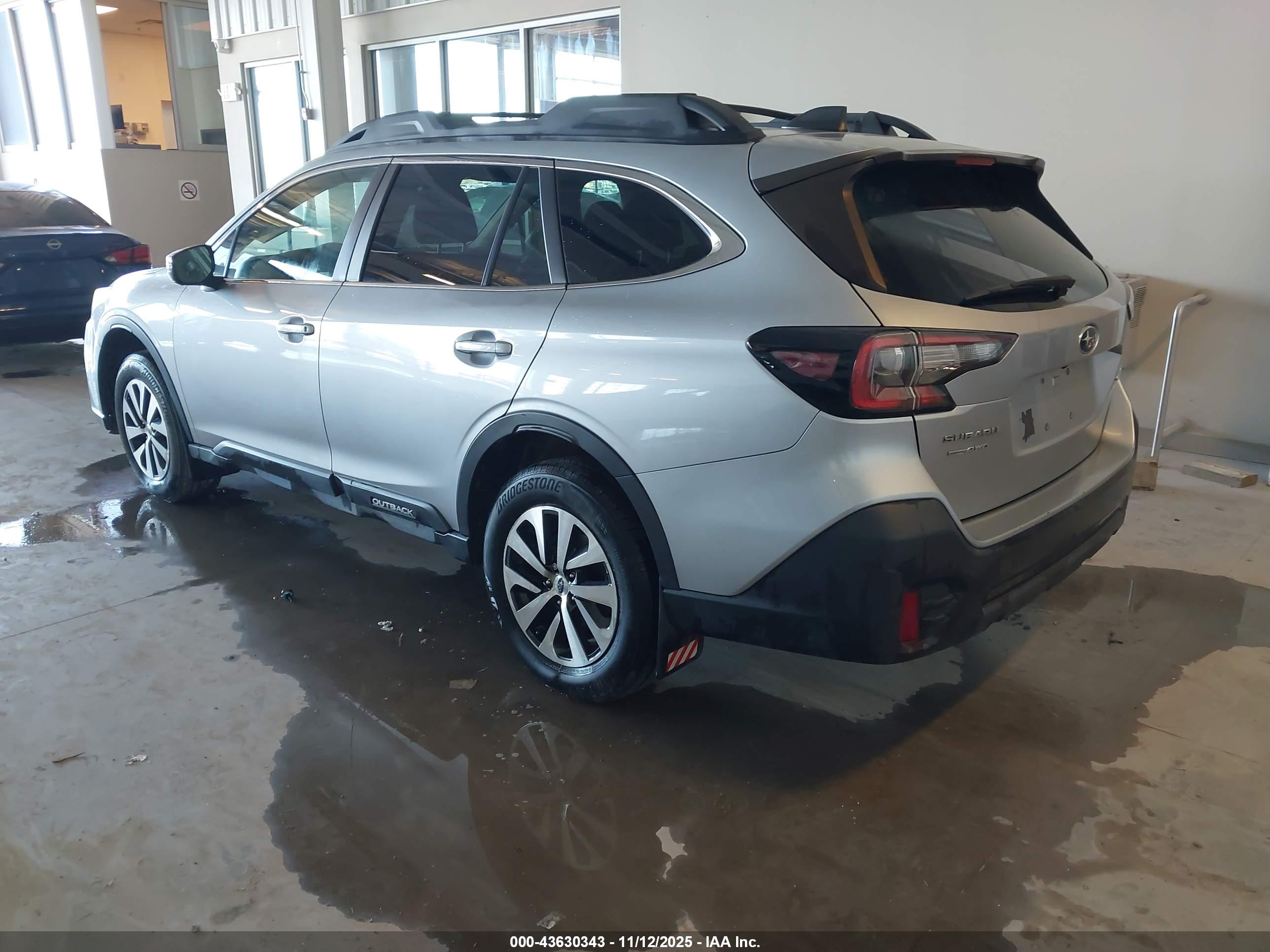 SUBARU OUTBACK image 3