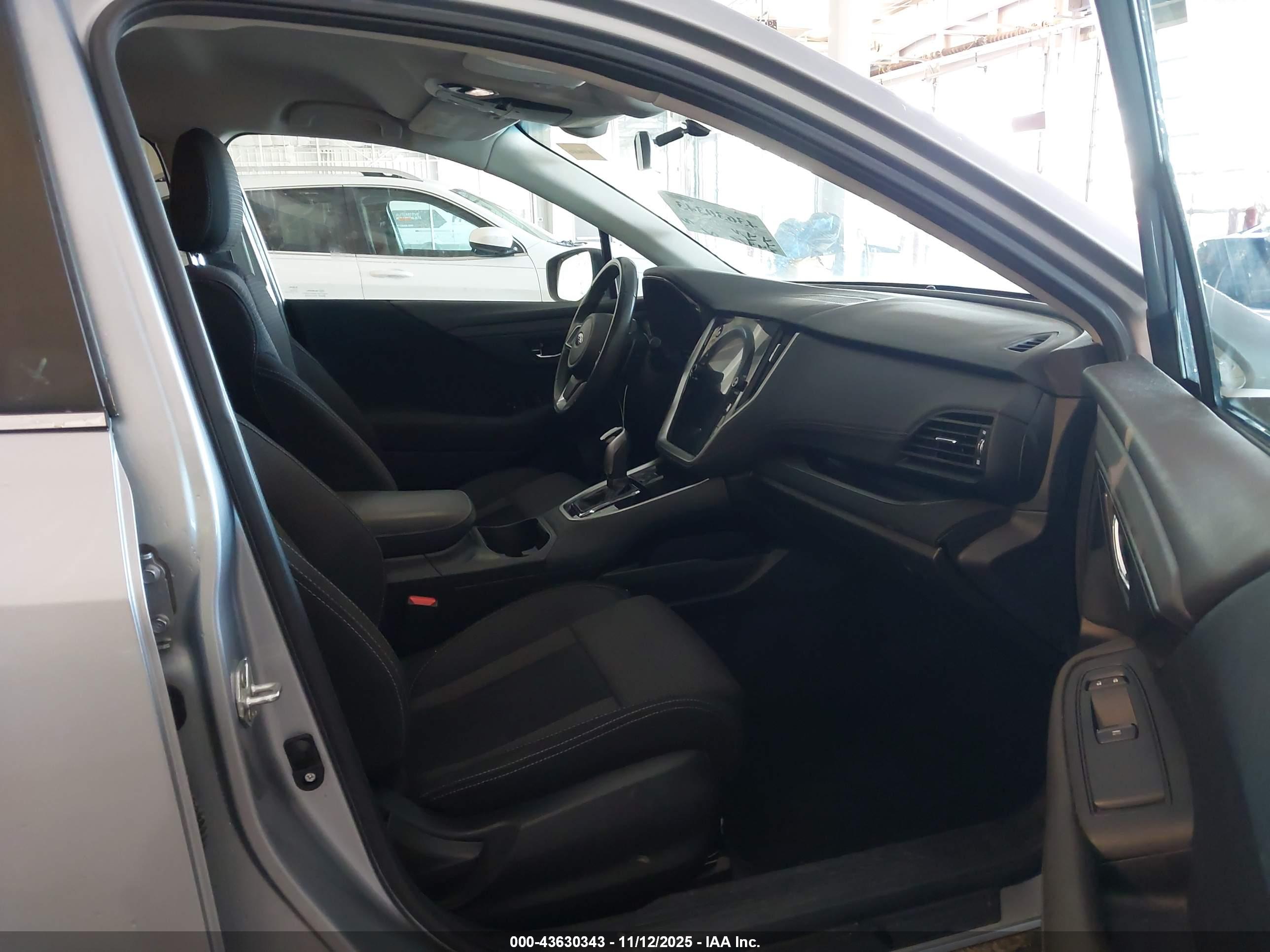 SUBARU OUTBACK image 5