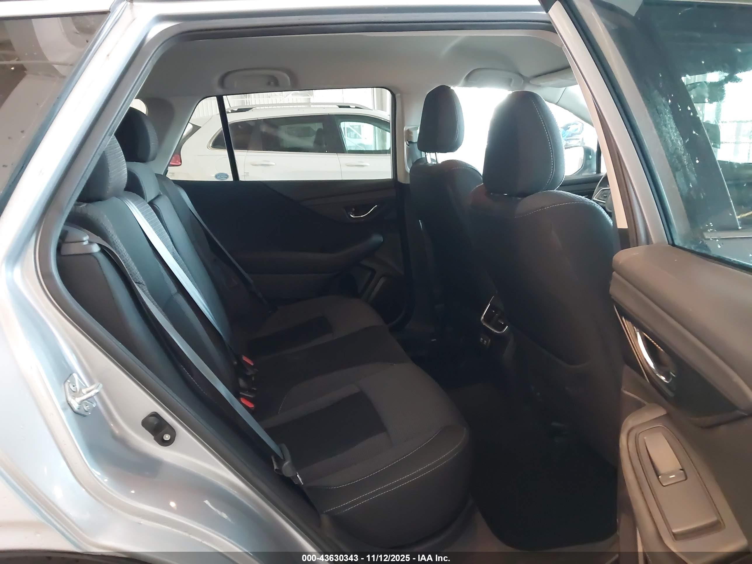 SUBARU OUTBACK image 8