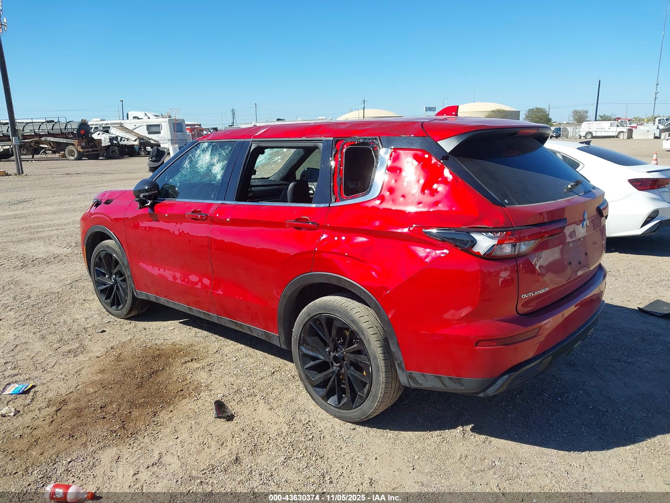 MITSUBISHI OUTLANDER image 3